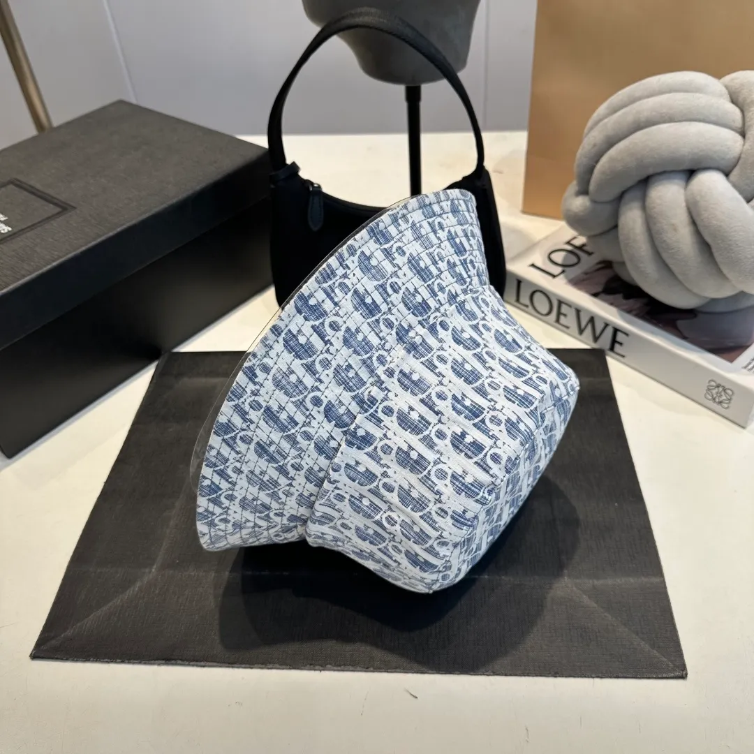P60 DIOR Dior 🧢New models are released simultaneously on the official website. D family fisherman hat, the texture of the whole hat is super good, the effect on the top is very nice, even a lolita lady can stand out, super