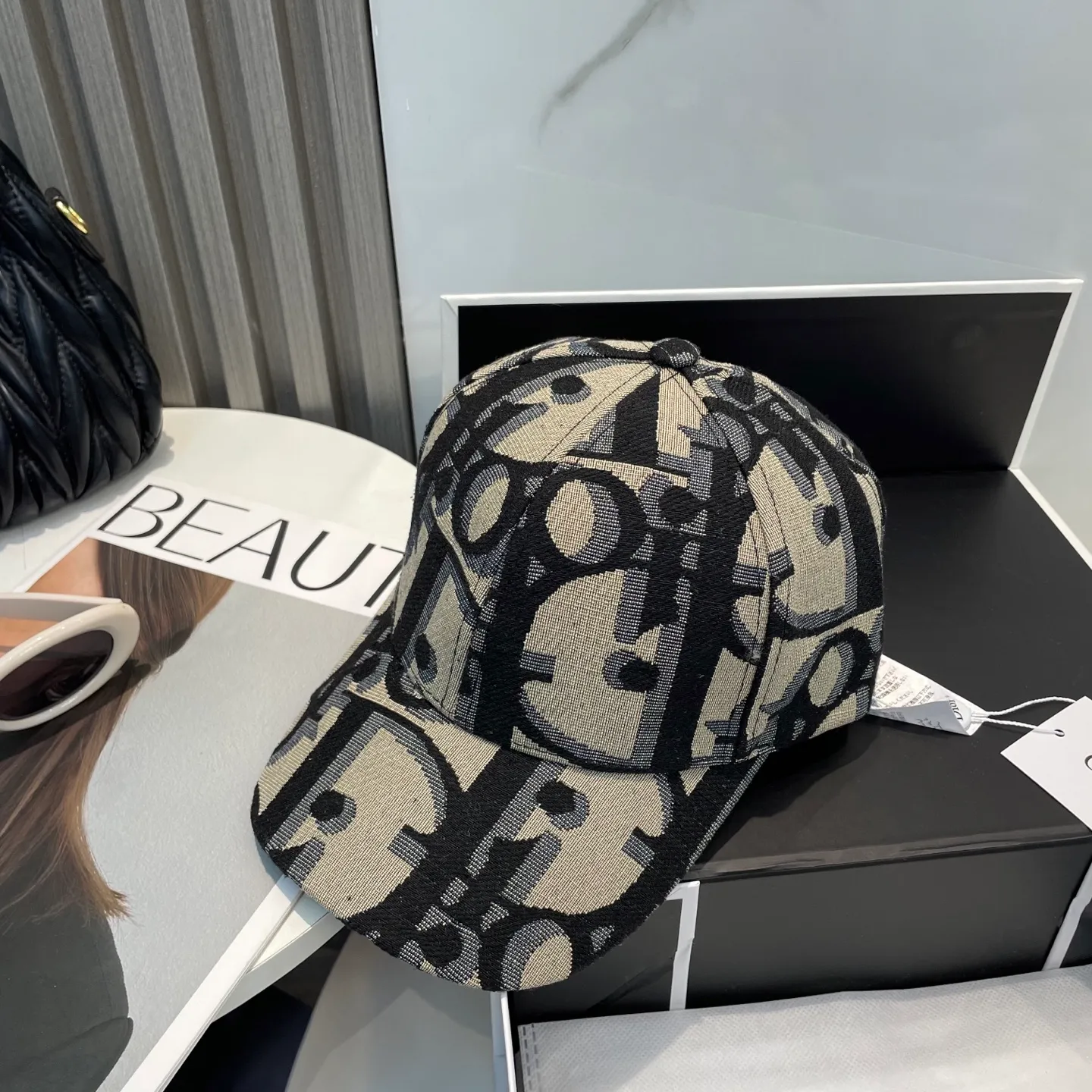 P66💰Dior (Dior) new original baseball cap, full of retro charm, popular new model at the counter, 1 pure cotton lining, light and breathable! The quality is great, the basic head circumference is 56cm, and the patch is adjustable.