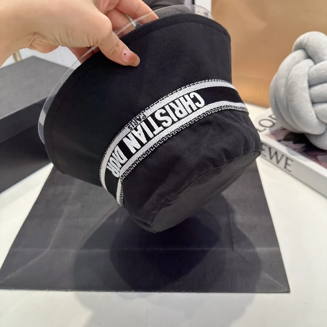 P70 Dior Dior's new original fisherman's hat, exquisite and pure, stylish and stylish, cool and fashionable, out of stock at the counter, popular, great quality