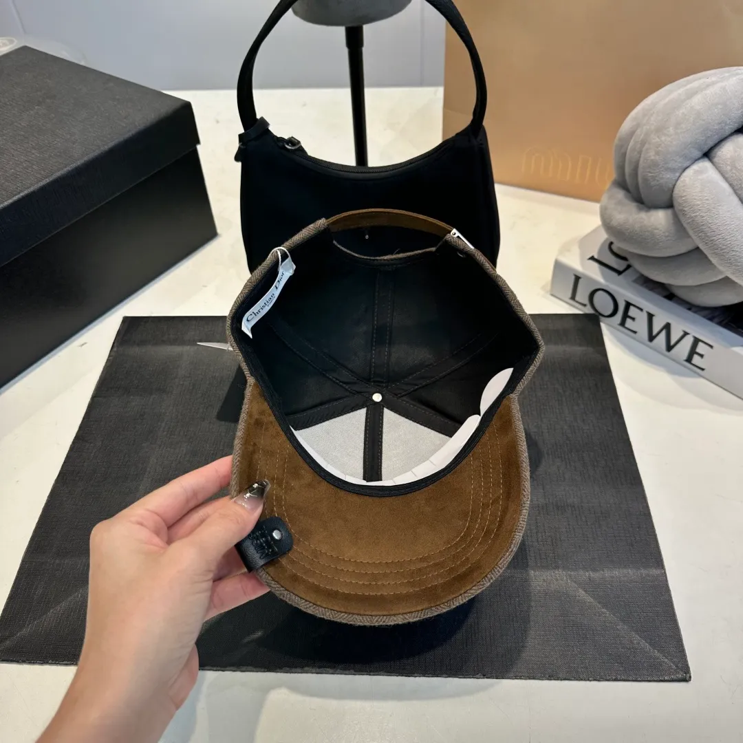 P70 DIOR Dior's new popular simple baseball cap 🧢, new model shipped, big brand style is super easy to match, hurry up and get it!