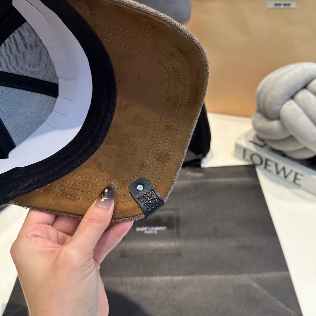 P70 DIOR Dior's new popular simple baseball cap 🧢, new model shipped, big brand style is super easy to match, hurry up and get it!