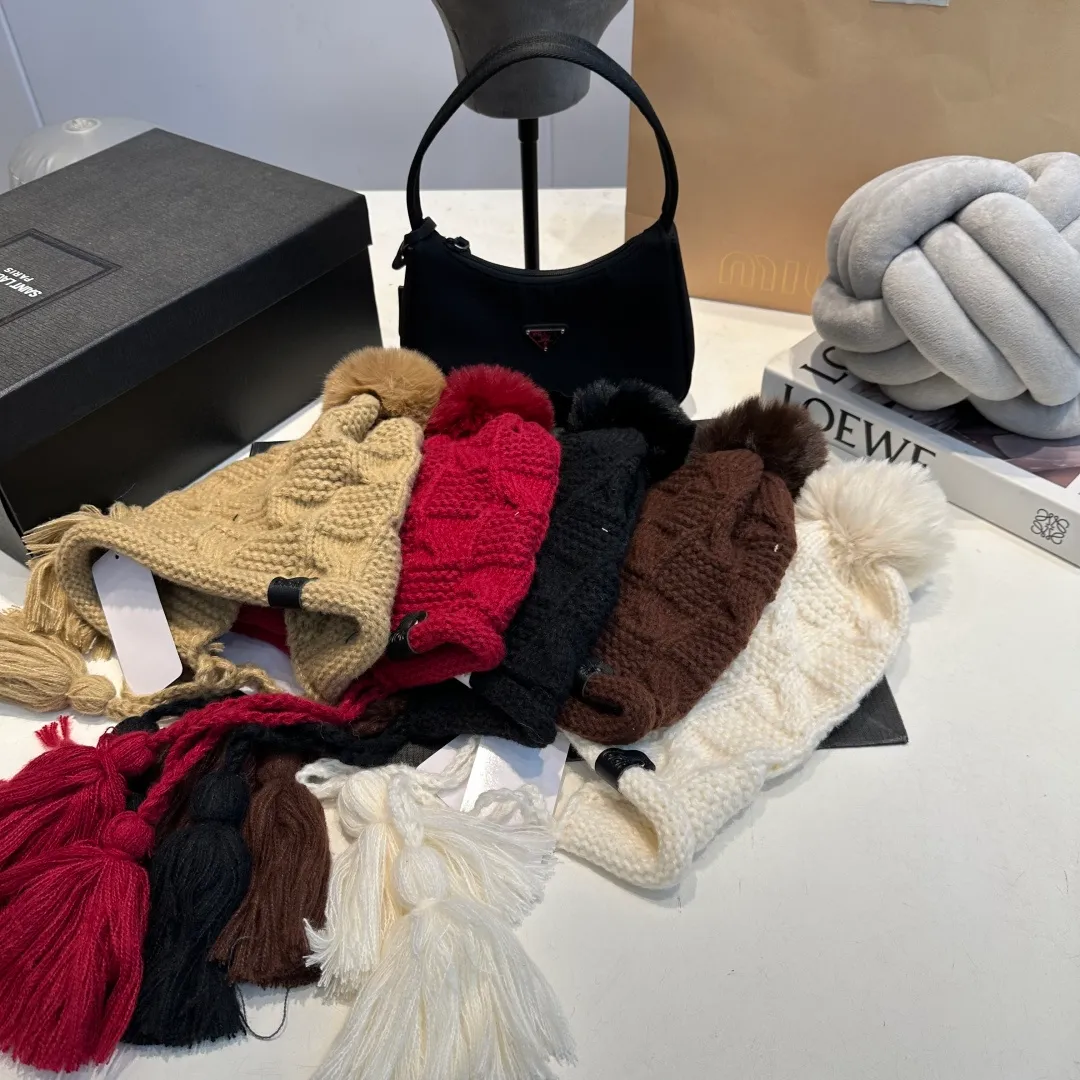 P70 Dior knitted beanie hat