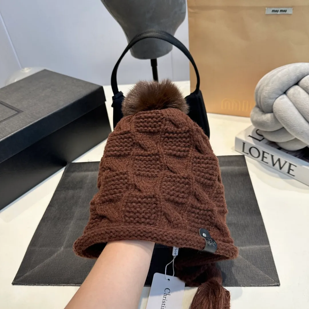 P70 Dior knitted beanie hat