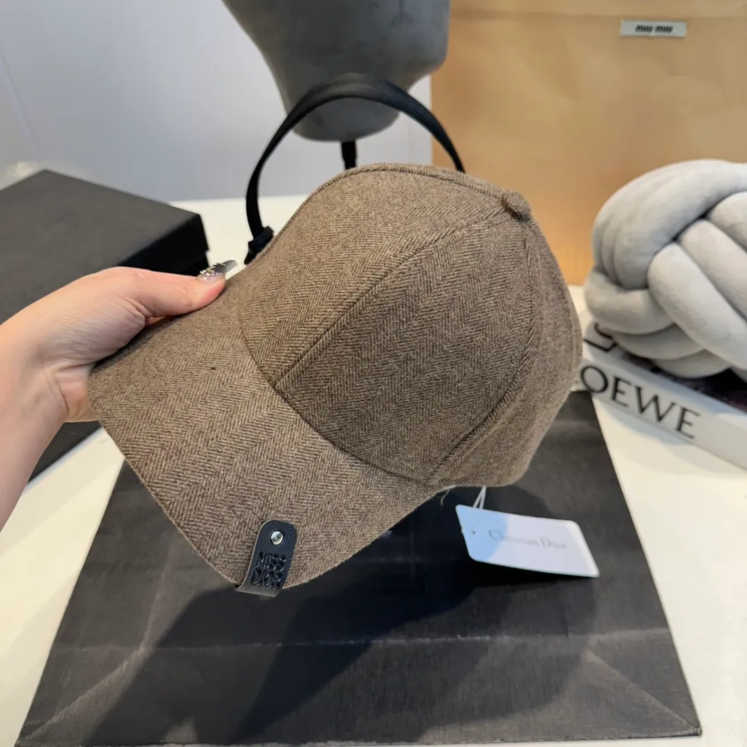 P70 DIOR Dior's new popular simple baseball cap 🧢, new model shipped, big brand style is super easy to match, hurry up and get it!