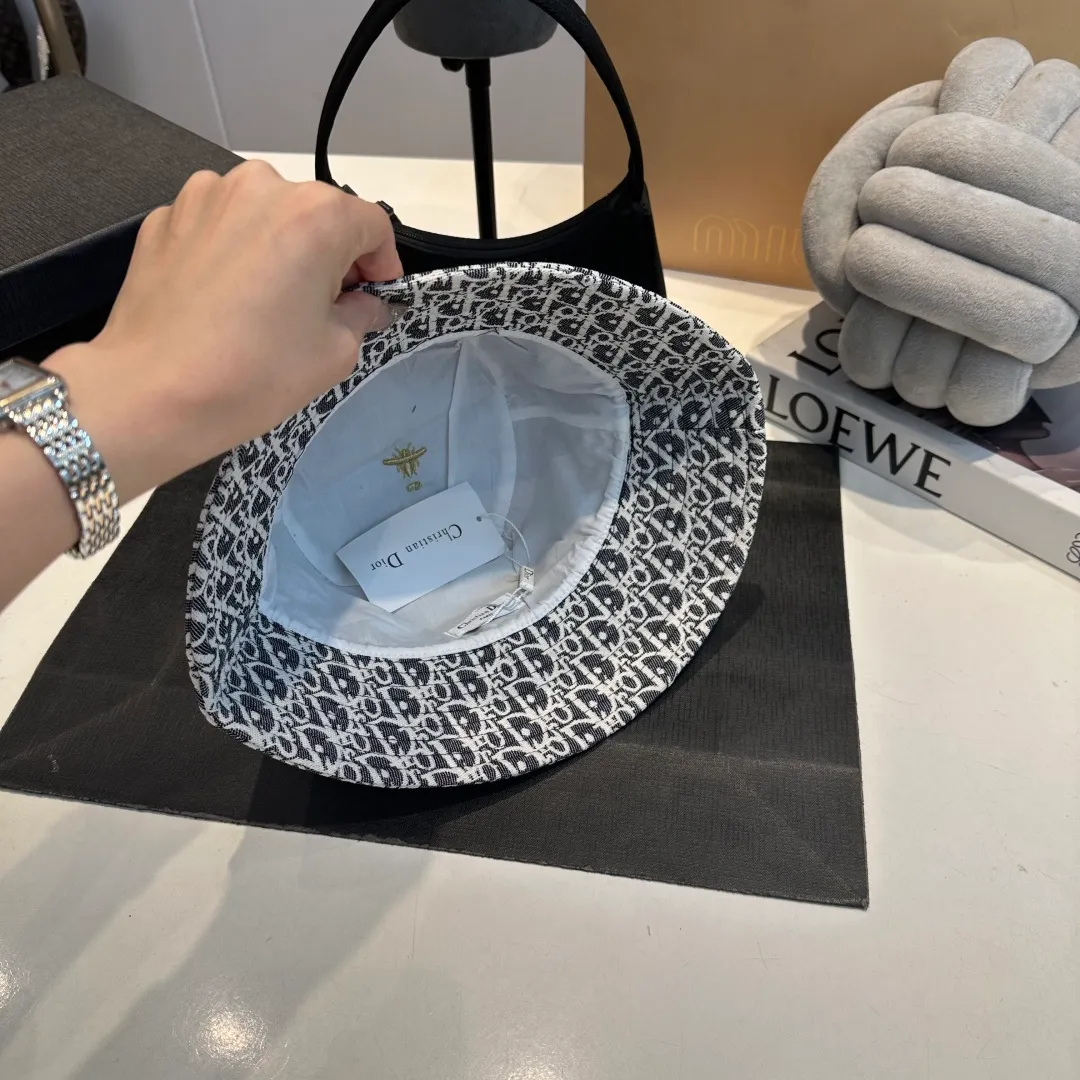 P70 Dior (Dior) new original fisherman hat, exquisite and pure, stylish and stylish, cool and fashionable, out of stock at the counter, popular, excellent quality