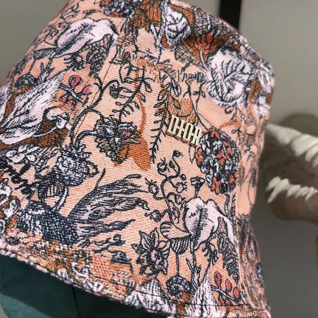 New arrival ꫛꫀꪝ ❥—— 🆕Dior printed fisherman hat in stock for early spring 🖤Head circumference 55～58cm 💫Exclusive printed hat 🔥Orange blue
