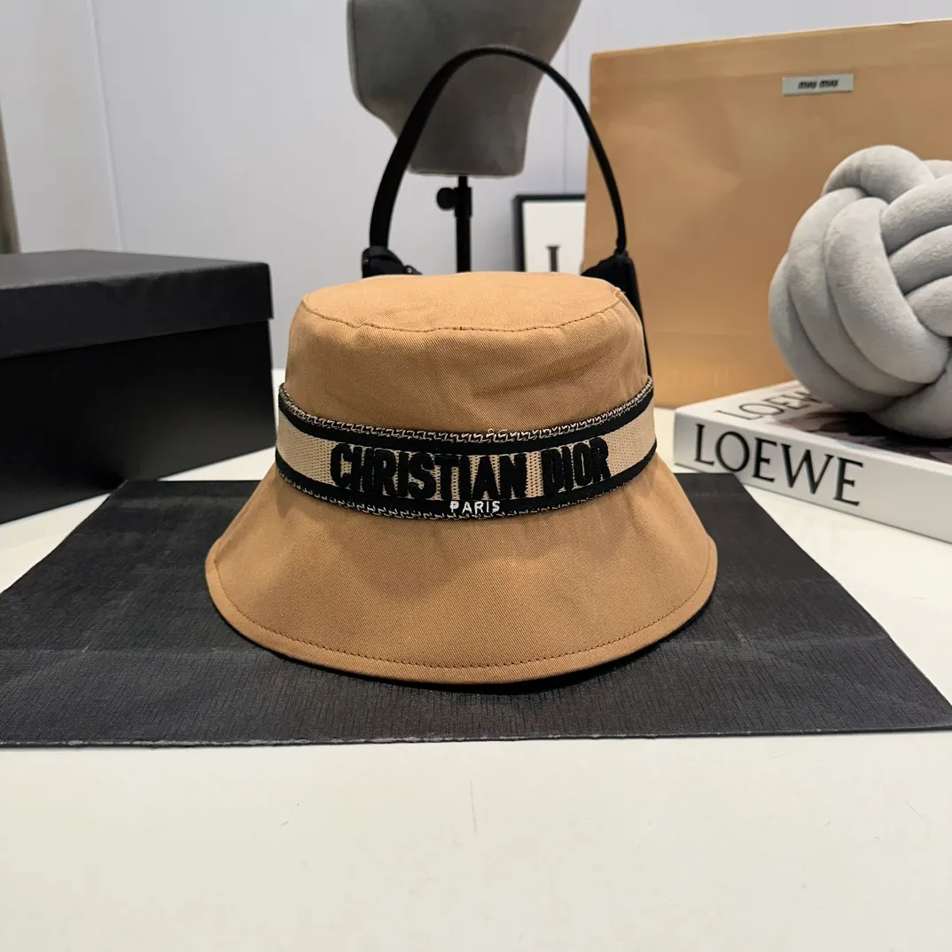P70 Dior Dior's new original fisherman's hat, exquisite and pure, stylish and stylish, cool and fashionable, out of stock at the counter, popular, great quality