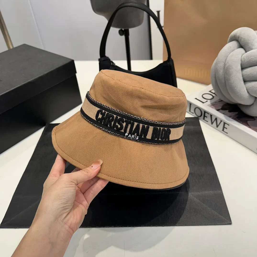P70 Dior Dior's new original fisherman's hat, exquisite and pure, stylish and stylish, cool and fashionable, out of stock at the counter, popular, great quality