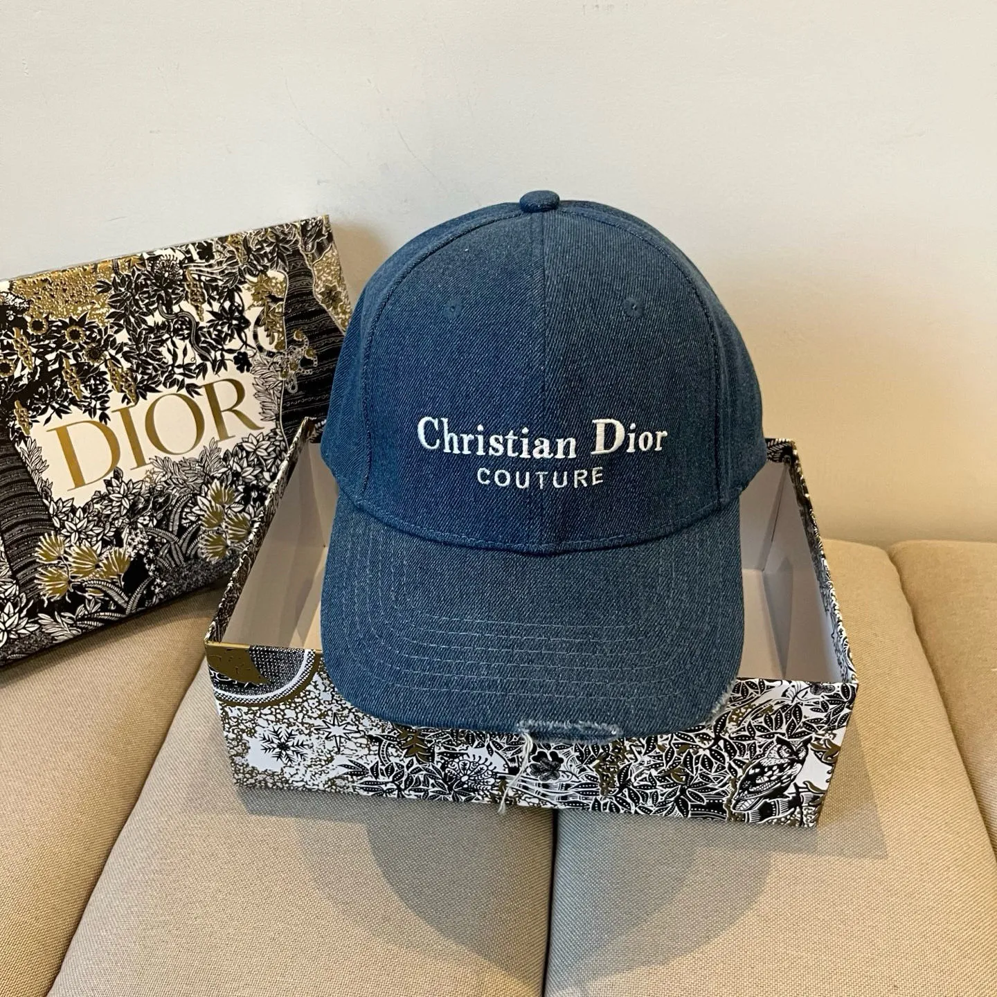P66 [DIOR Dior] new popular simple baseball cap 🧢, new model shipped, big brand style is super easy to match, hurry up and get it!
