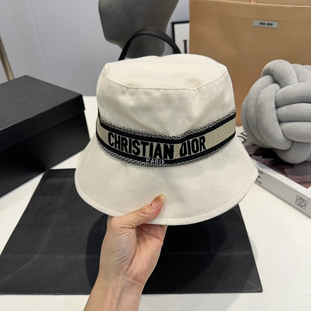 P70 Dior Dior's new original fisherman's hat, exquisite and pure, stylish and stylish, cool and fashionable, out of stock at the counter, popular, great quality