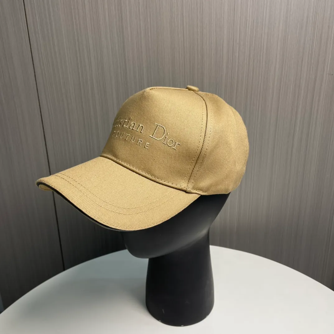 P66 💛 Comes with dust bag [DIOR Dior] New counter synchronous embroidery simple baseball cap, hot style, synchronized with big brands, super easy to match, shipped!
