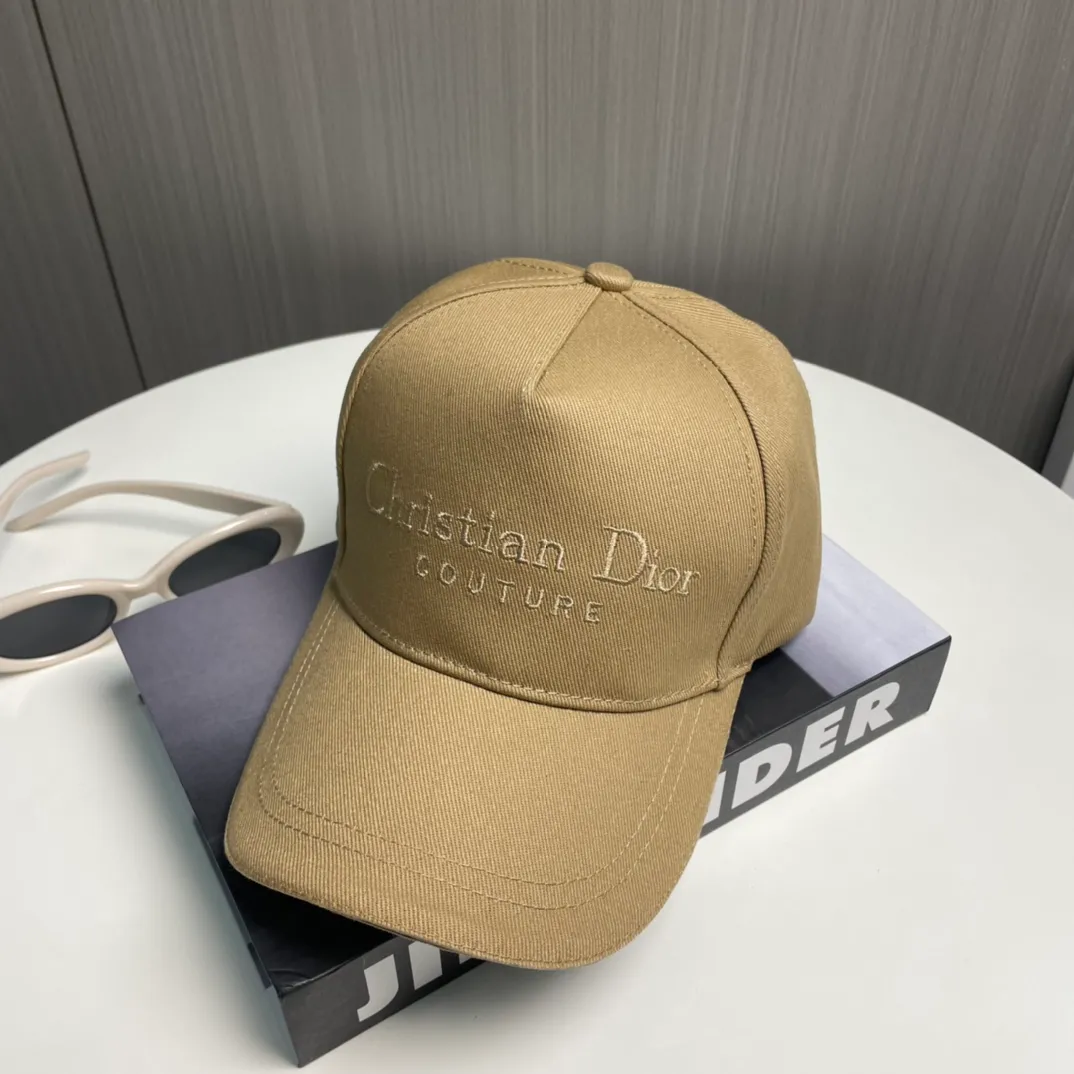 P66 💛 Comes with dust bag [DIOR Dior] New counter synchronous embroidery simple baseball cap, hot style, synchronized with big brands, super easy to match, shipped!