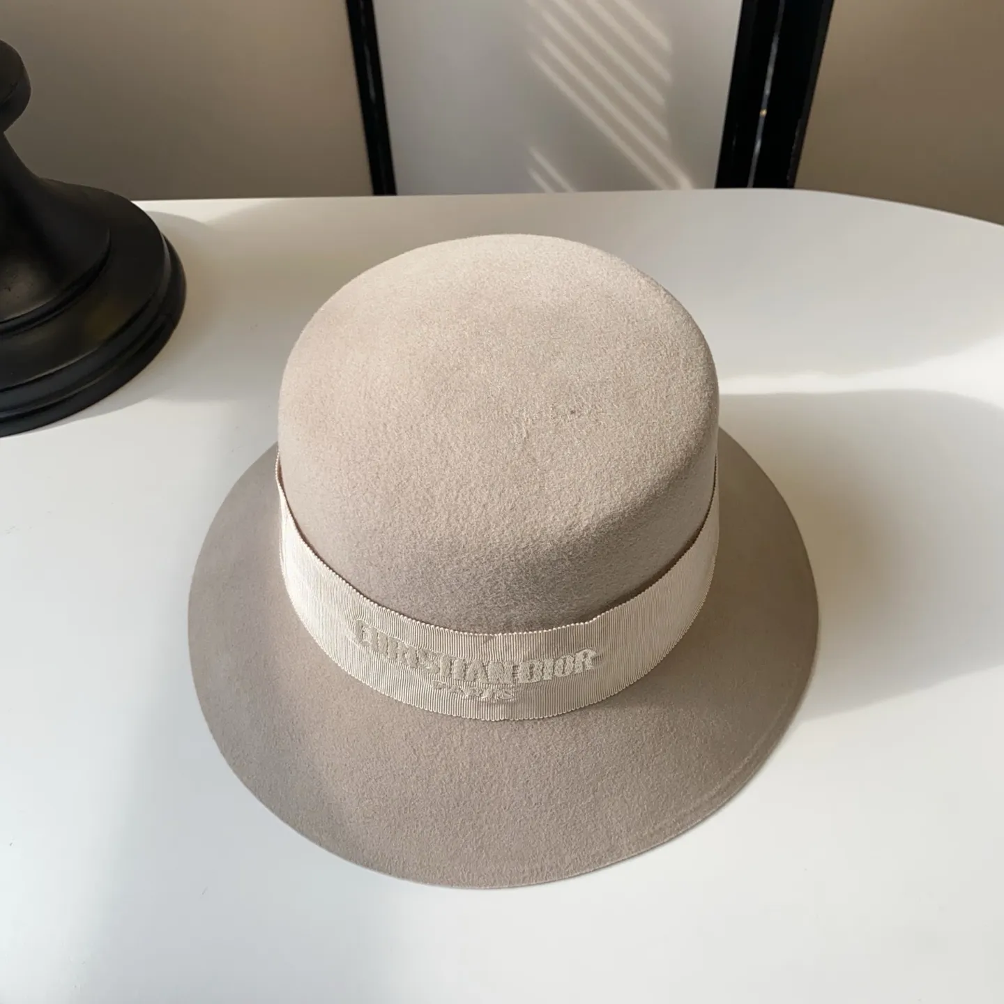 🆕Classic hot style for autumn and winter 🍂Dior imported wool embroidered letter basin hat 🐑Versatile and fashionable style ✨Black and beige