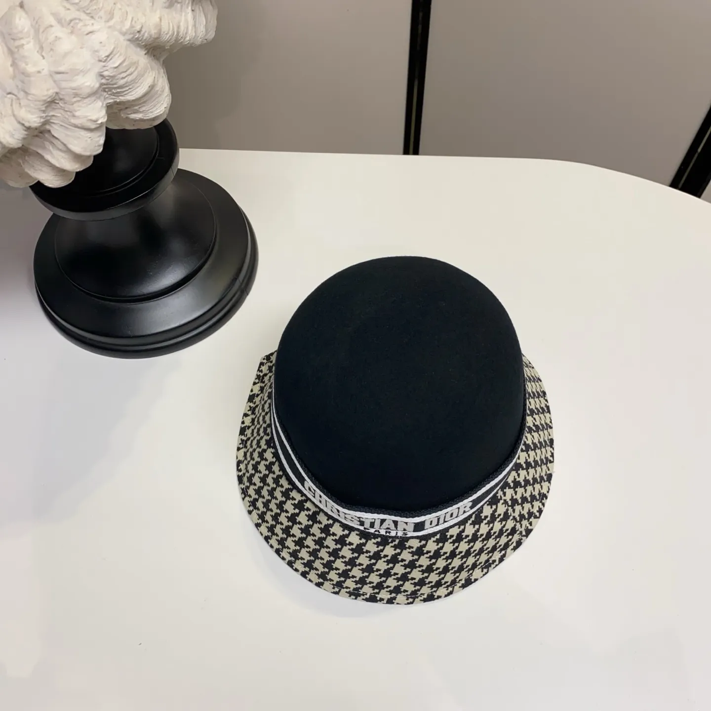 🆕25 autumn and winter style 🍂Dior embroidered webbing wool hat 🐑Elegant and romantic, casually folded ✨Black mixed gray