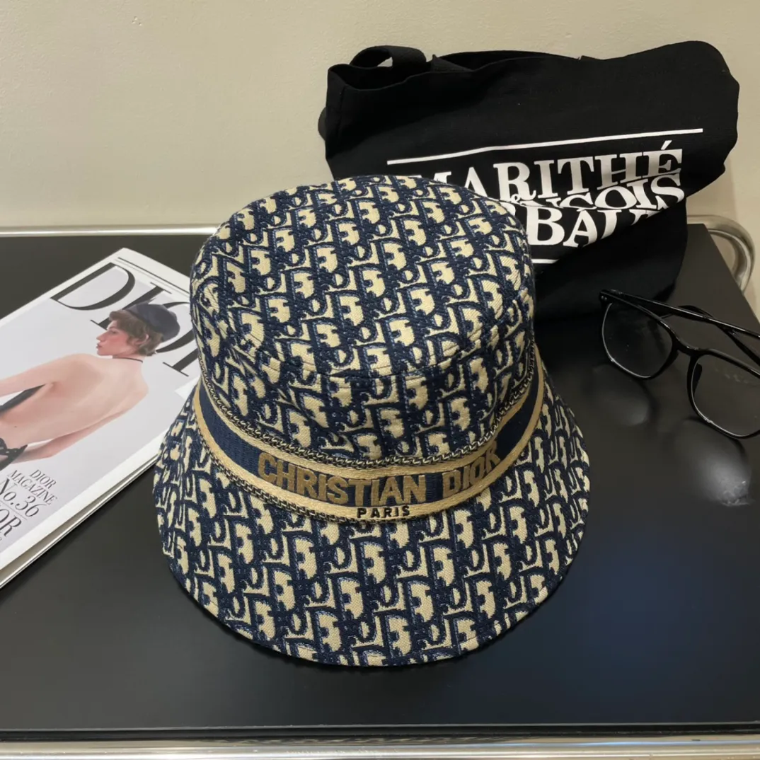 P90 original order quality [Dior DIOR] official website is online simultaneously. Korean version of the new British sports style heavy industry customized model 1:1 original order quality. Unisex fisherman hat. Linen geological fabric. Original quality counter🔥🔥🔥
