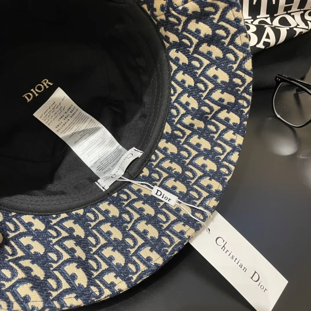 P90 original order quality [Dior DIOR] official website is online simultaneously. Korean version of the new British sports style heavy industry customized model 1:1 original order quality. Unisex fisherman hat. Linen geological fabric. Original quality counter🔥🔥🔥