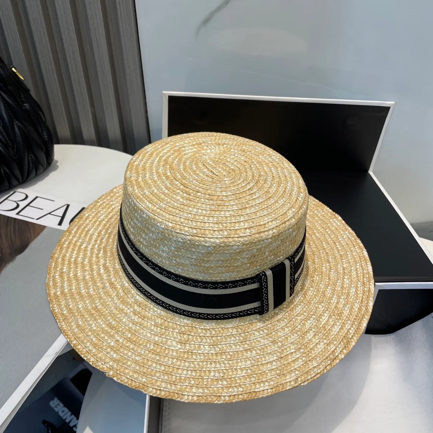 P80 Dior2025 new straw hat, advanced customization, lady style, attention to detail, sun protection and UV protection in summer, a must-have for travel, versatile and good-looking