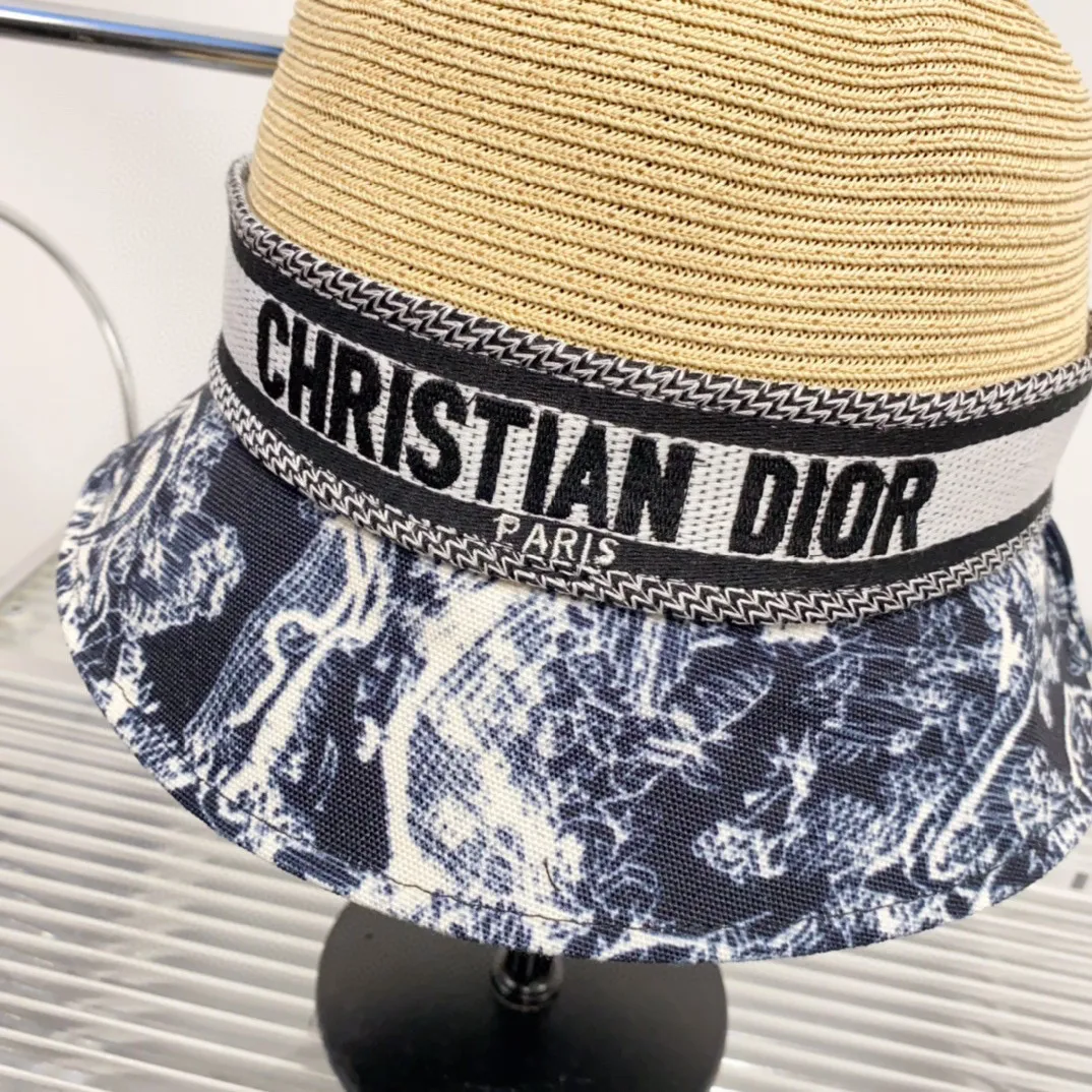 New arrival ꫛꫀꪝ ❥—— 🖤Dior spliced ​​papyrus cloth spliced ​​basin hat ✨Foldable and easy to carry! ⚜️Fashionable sunshade 📣Beige and black 🎊Exclusively available
