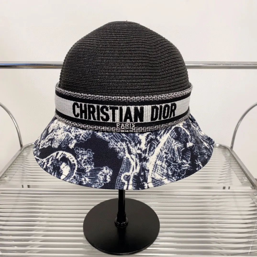 New arrival ꫛꫀꪝ ❥—— 🖤Dior spliced ​​papyrus cloth spliced ​​basin hat ✨Foldable and easy to carry! ⚜️Fashionable sunshade 📣Beige and black 🎊Exclusively available