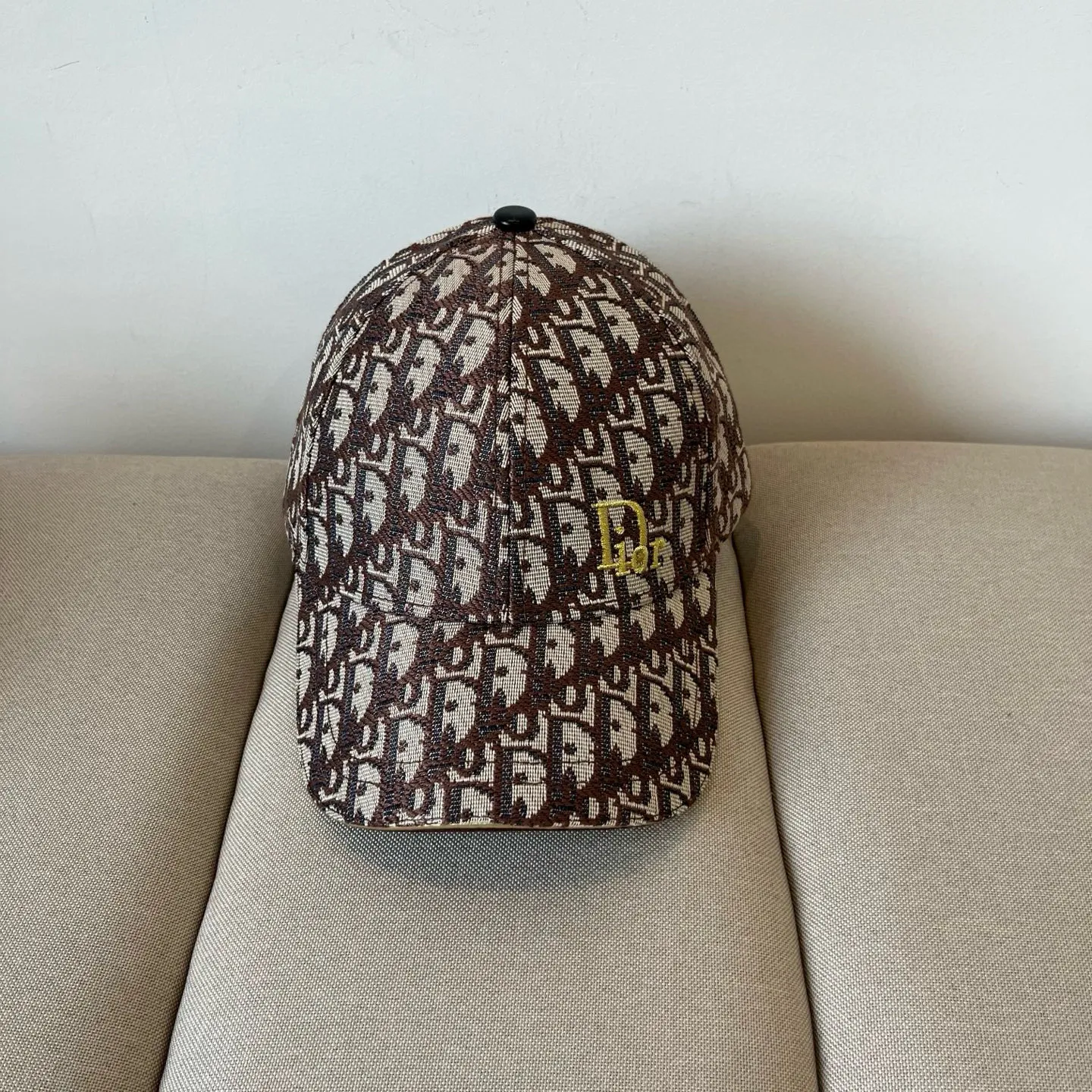 P60 [DIOR Dior] new popular simple baseball cap 🧢, new model shipped, big brand style is super easy to match, hurry up and get it!