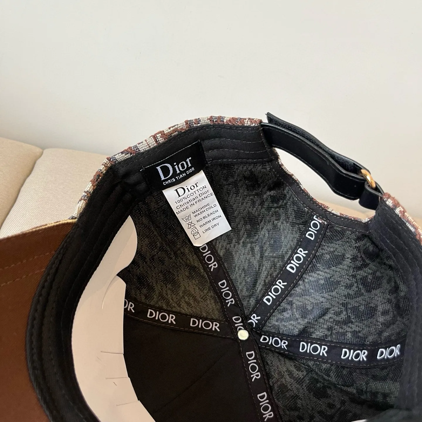 P60 [DIOR Dior] new popular simple baseball cap 🧢, new model shipped, big brand style is super easy to match, hurry up and get it!