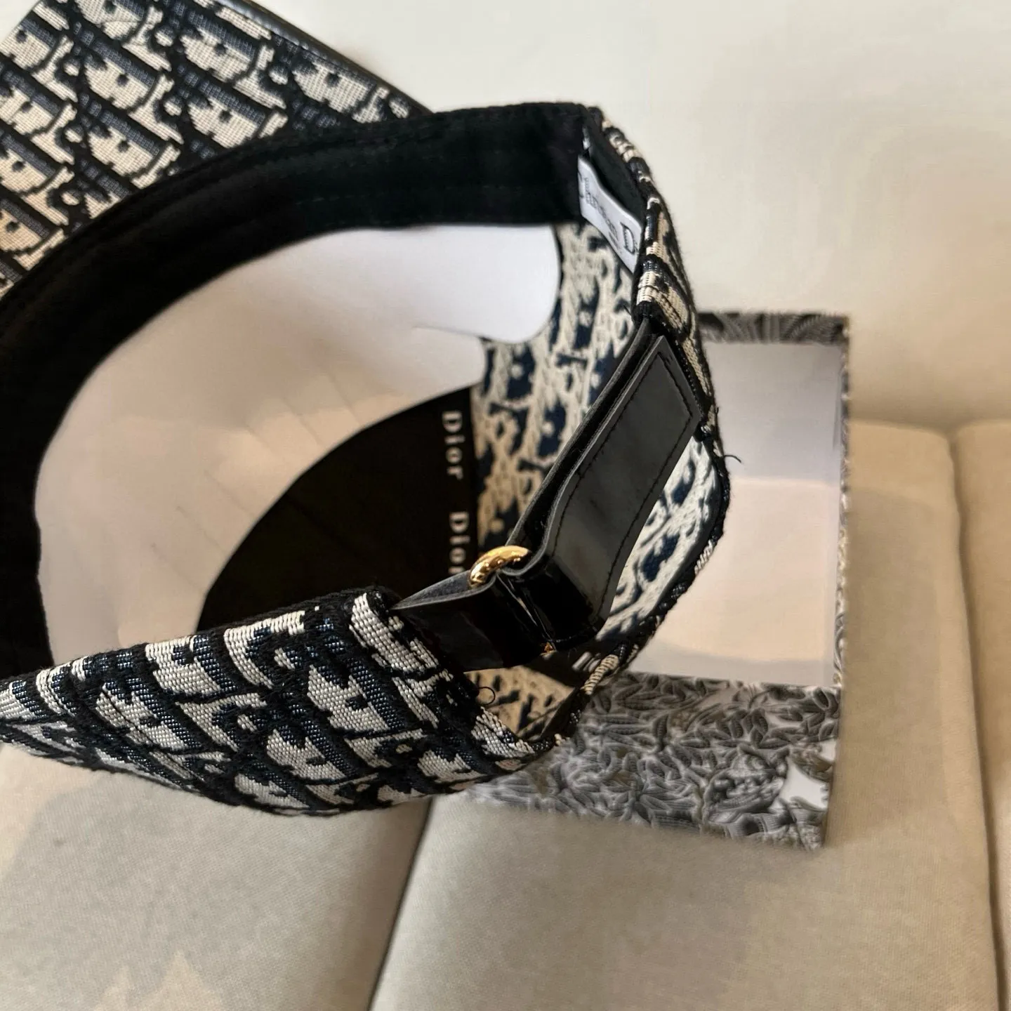 P50 [DIOR Dior] new popular simple baseball cap 🧢, new model shipped, big brand style is super easy to match, hurry up and get it!