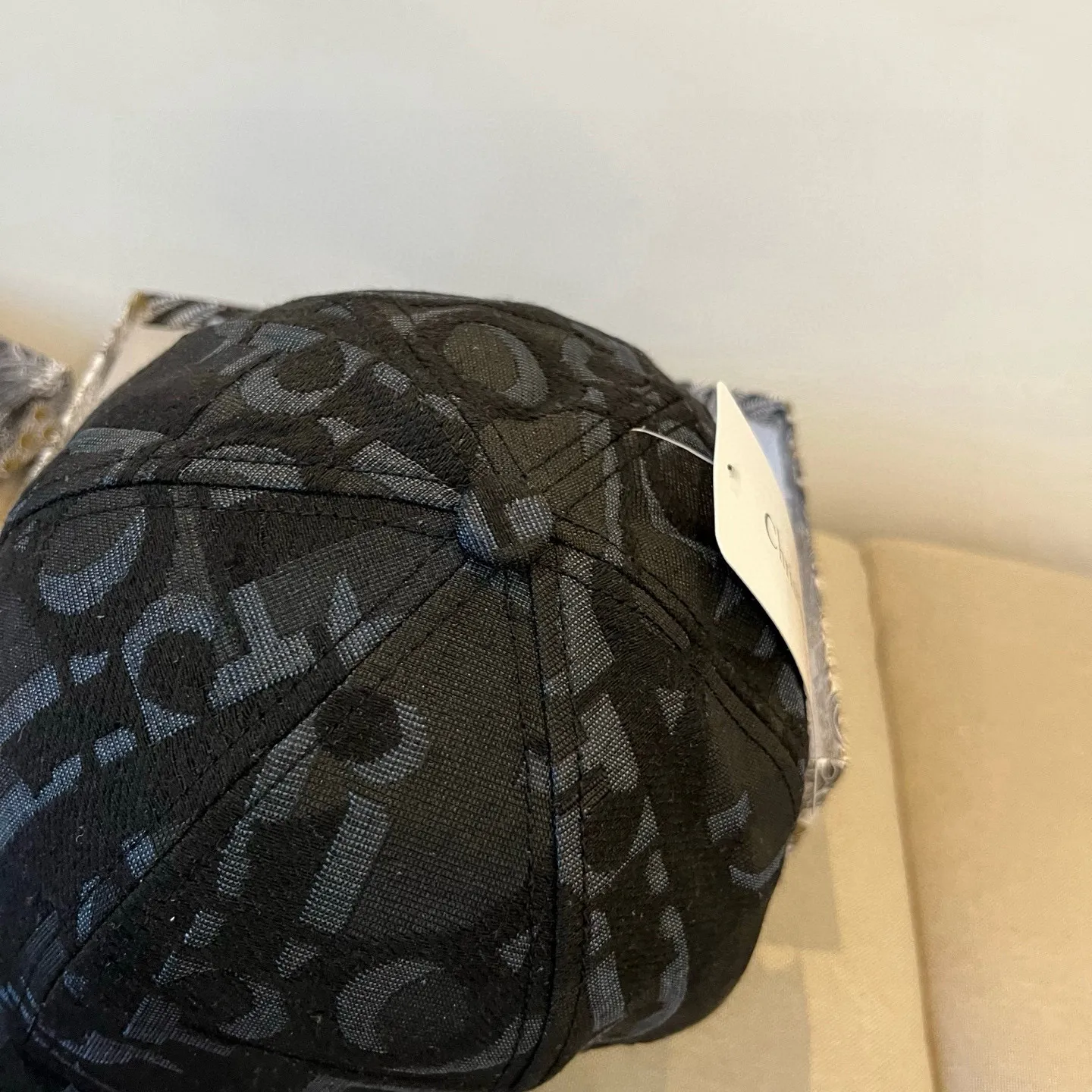 P60 [DIOR Dior] new popular simple baseball cap 🧢, new model shipped, big brand style is super easy to match, hurry up and get it!