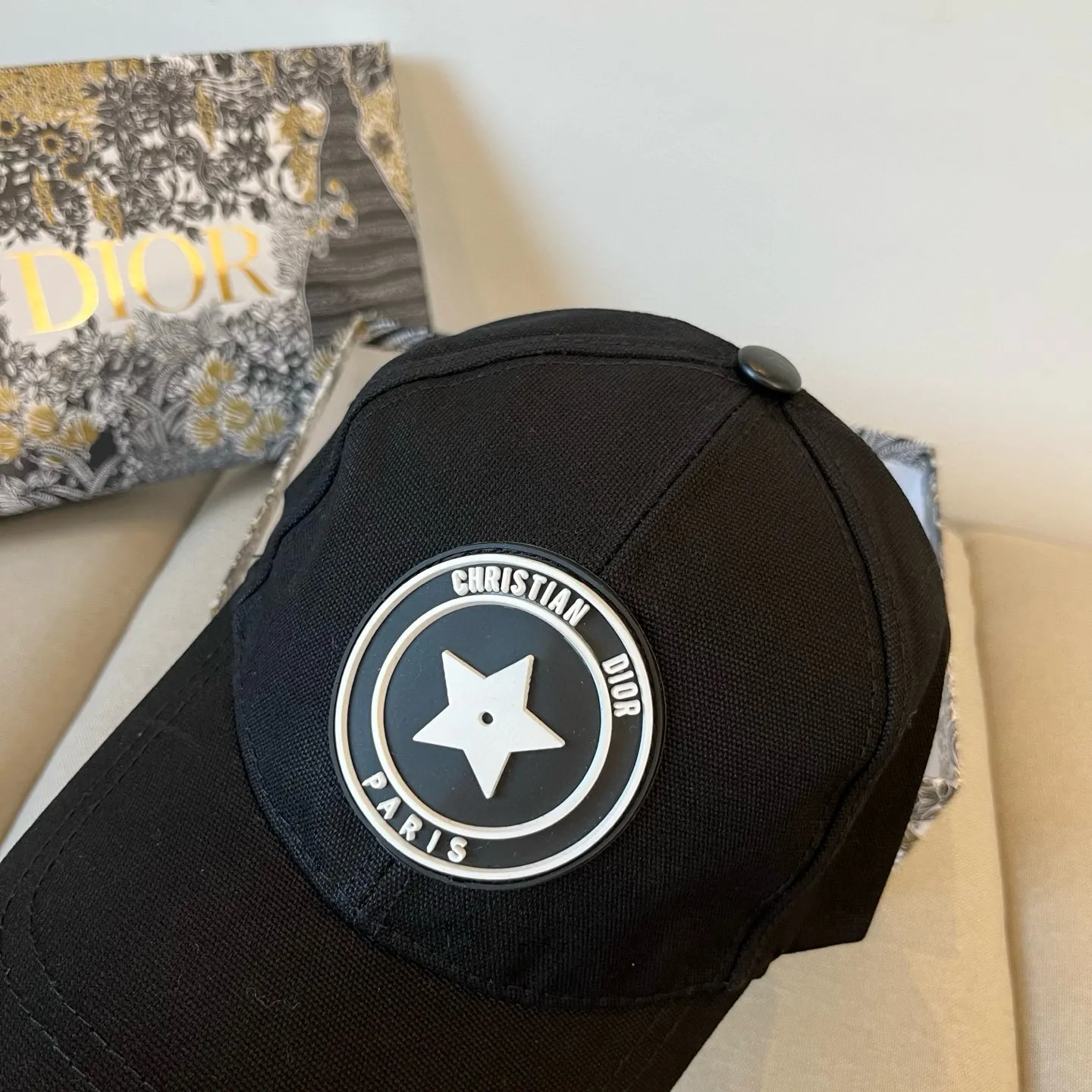 P66 [DIOR Dior] new popular simple baseball cap 🧢, new model shipped, big brand style is super easy to match, hurry up and get it!