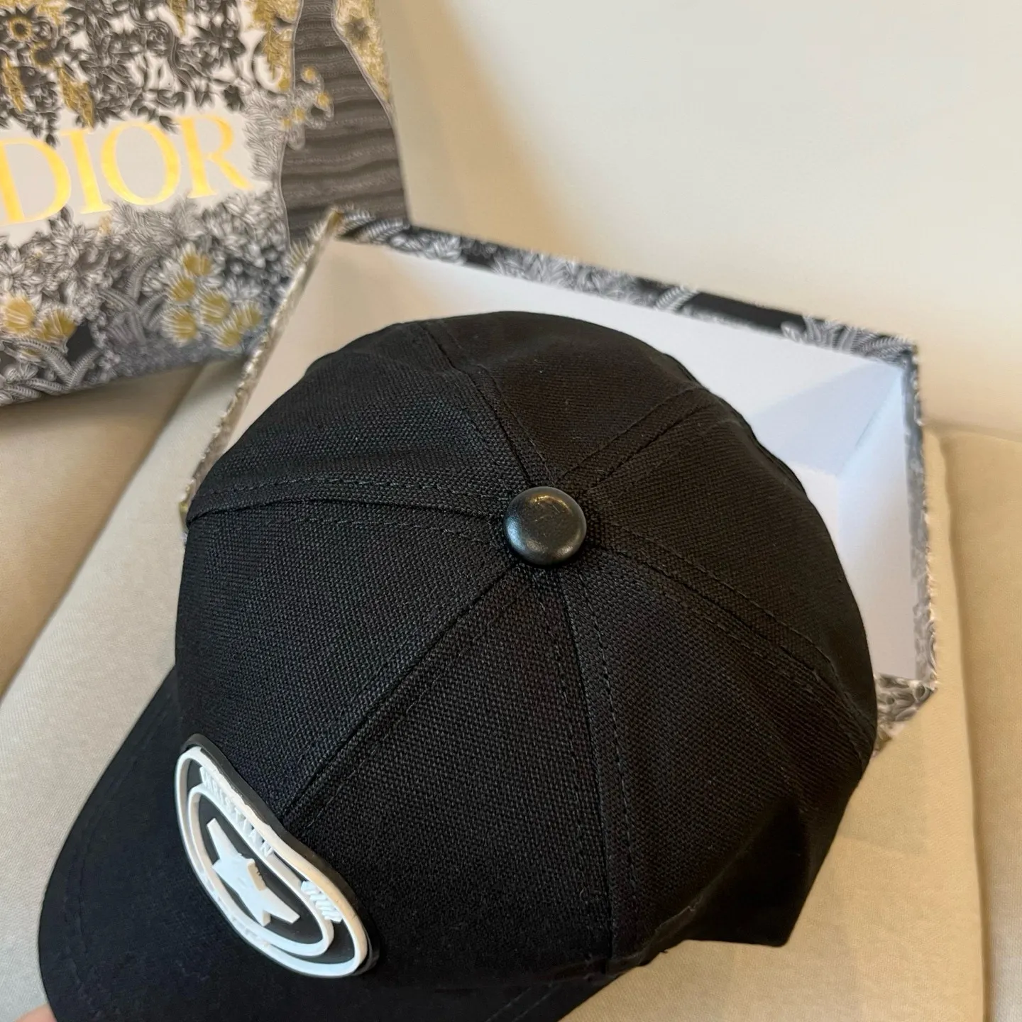 P66 [DIOR Dior] new popular simple baseball cap 🧢, new model shipped, big brand style is super easy to match, hurry up and get it!