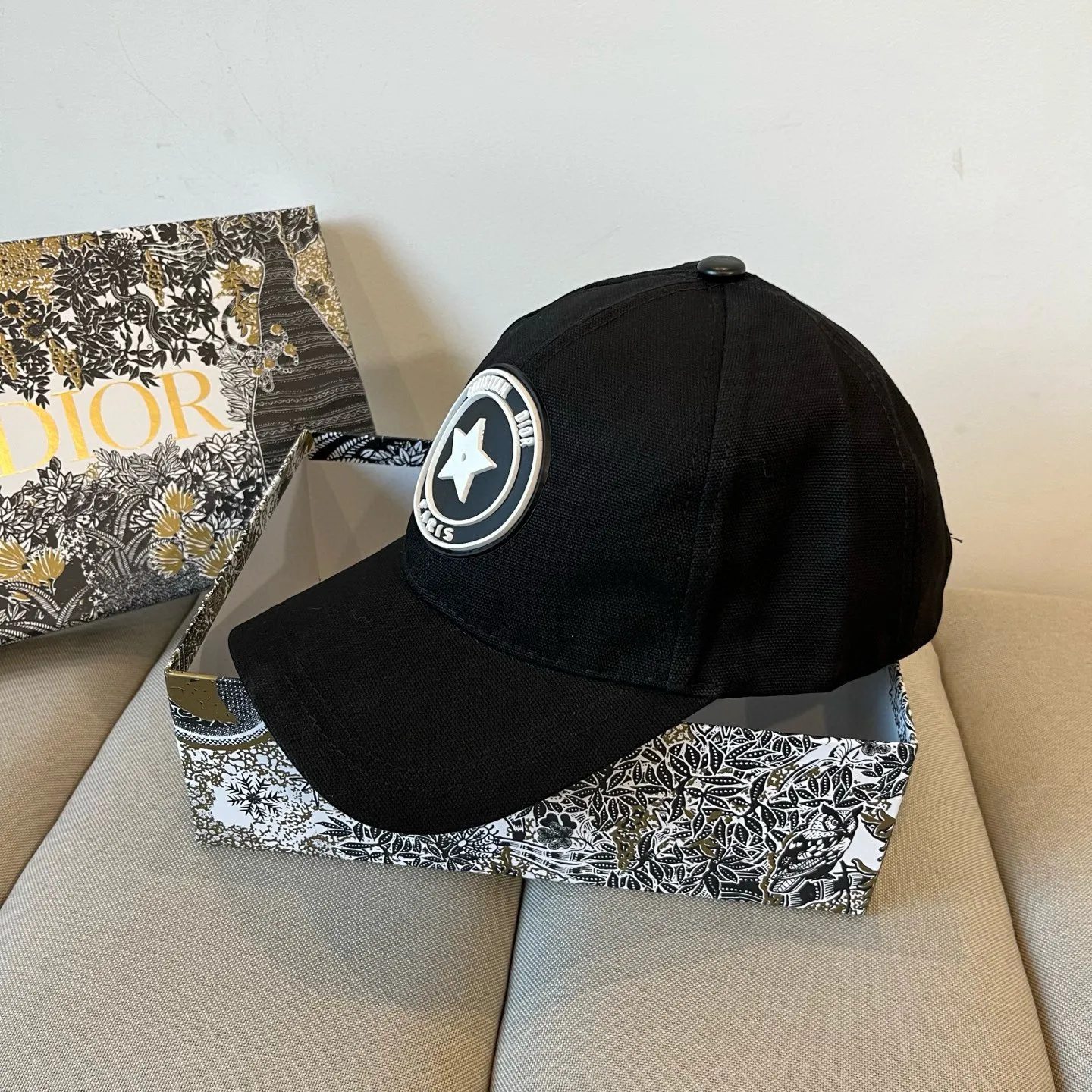 P66 [DIOR Dior] new popular simple baseball cap 🧢, new model shipped, big brand style is super easy to match, hurry up and get it!