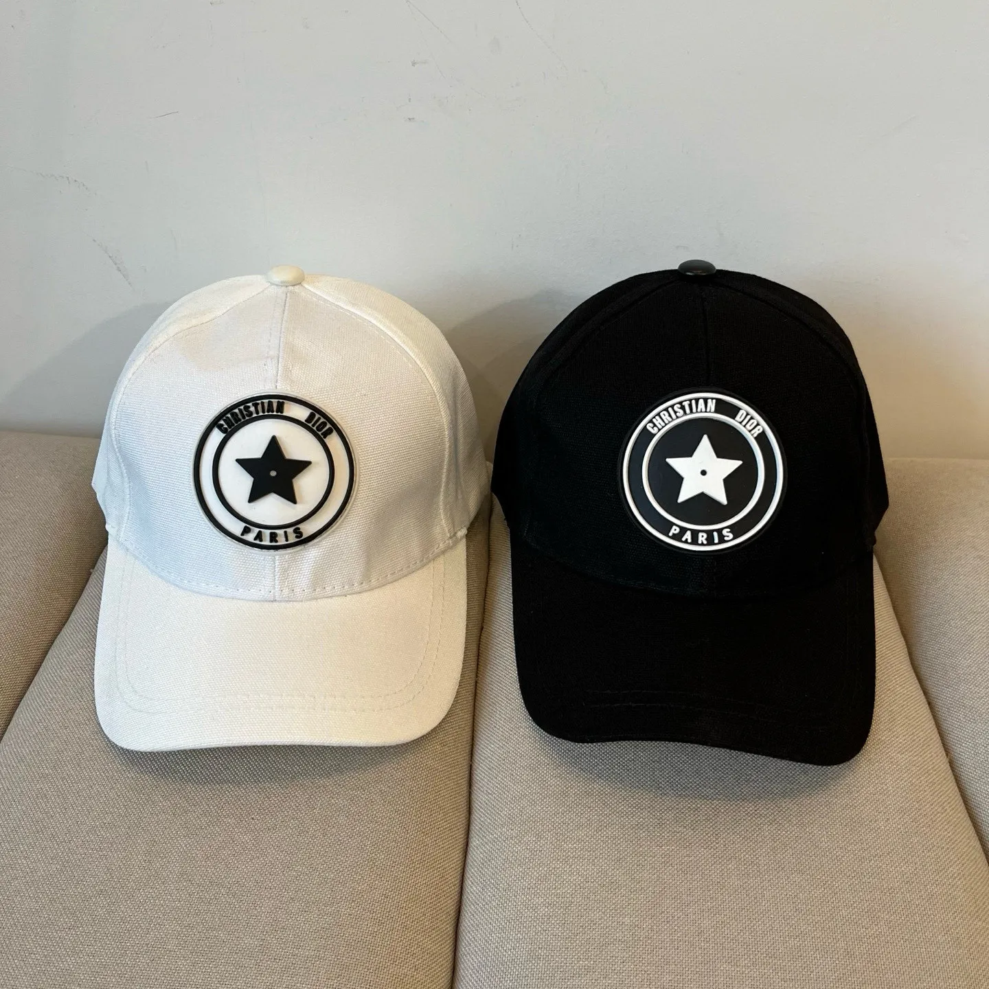 P66 [DIOR Dior] new popular simple baseball cap 🧢, new model shipped, big brand style is super easy to match, hurry up and get it!
