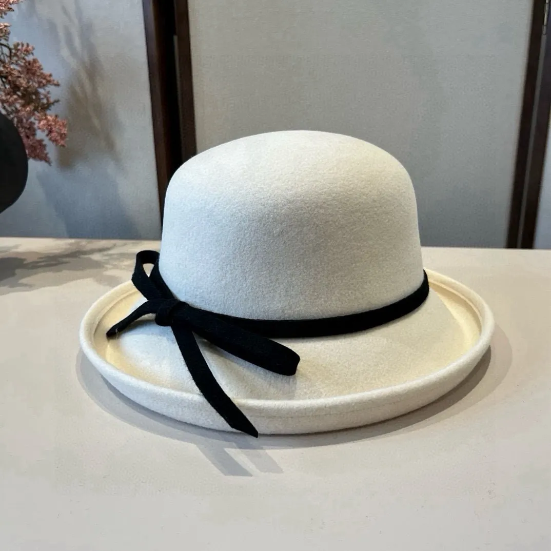 💰220¥ White Dior new autumn and winter wool basin hat, 100% wool fabric%, head circumference 57cm