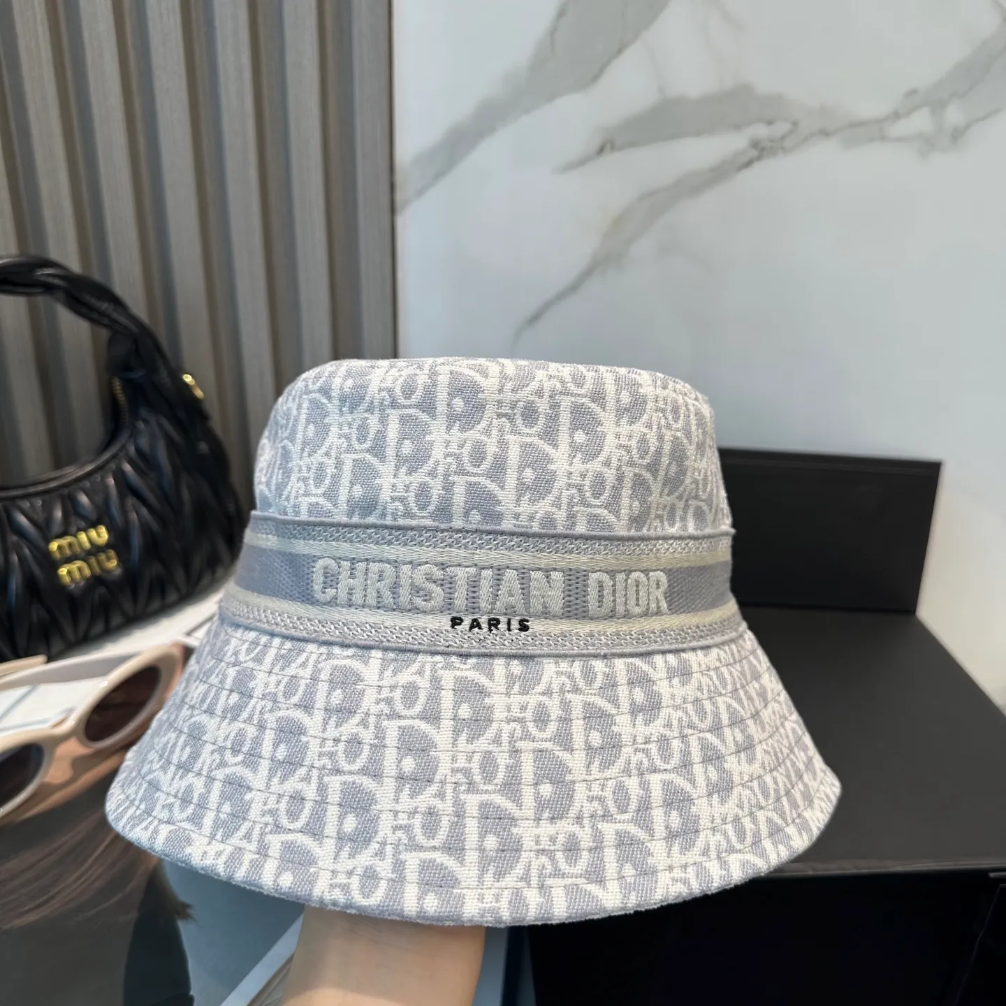 P86 👒Dior👒 😍The latest double-sided embroidered Dior logo fisherman hat from the official website, with super high sun protection index, especially for a small face, stylish and not soft, can be folded at will, easy to carry🤗