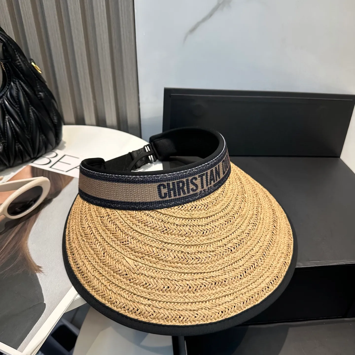 P80💛 Comes with dust bag Dior 2025 new sun visor hollow top headband hat, 🔆 versatile sun visor ~ a great tool for casual outings, a huge anti-scratch! Love it so much 💕