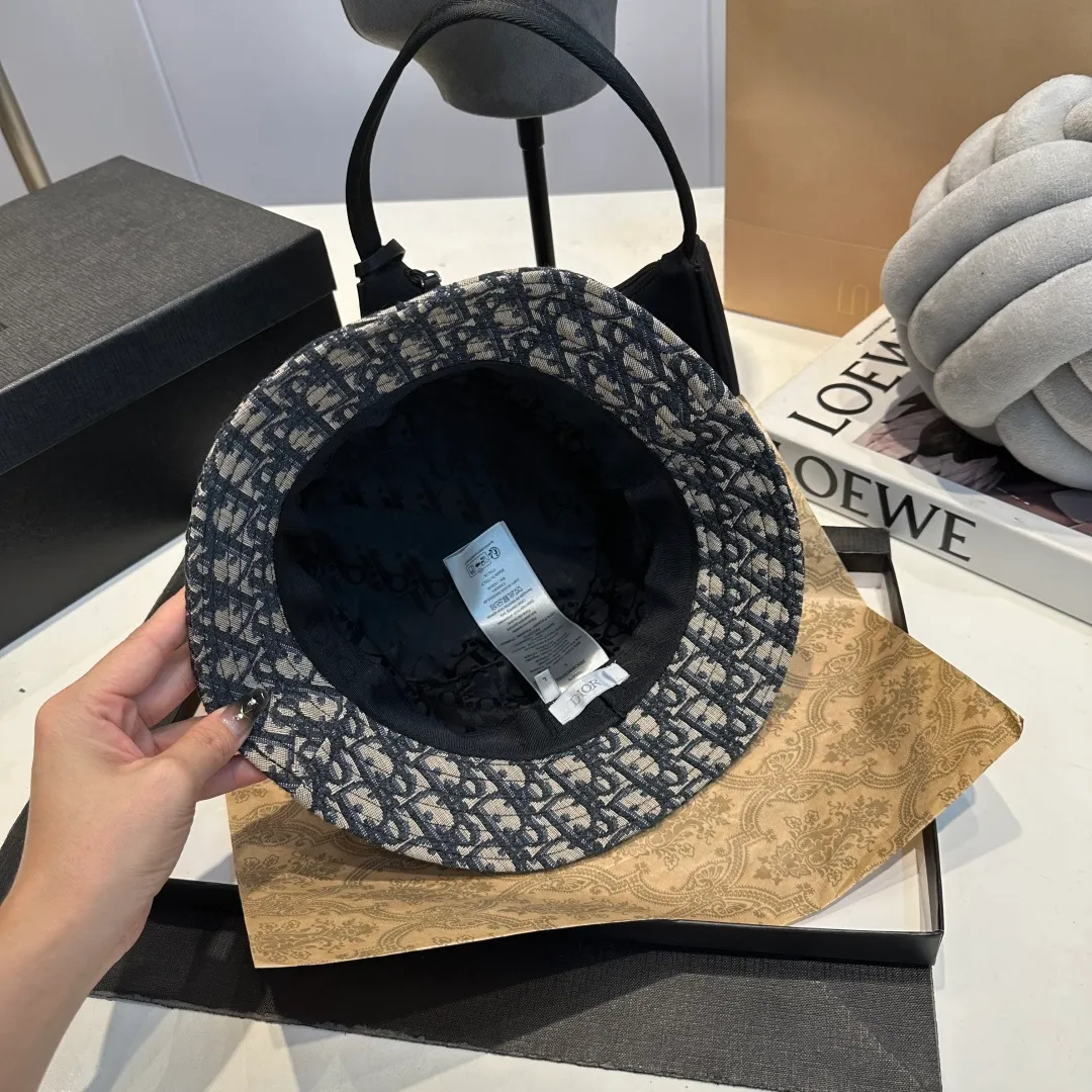 Batch 240 Dior Montaigne bucket hat, whoever wears it will be more beautiful. Create a unique sense of fashion inspired by the elegance of Avenue Montaigne. The delicate leather trim is cleverly matched with the hat body, highlighting the exquisite craftsmanship. The unique hat design fits the curve of the head, making it comfortable and fashionable to wear. Whether on the sunny beach or on the bustling city streets, it can be your perfect match. Instantly enhance your aura, make you stand out from the crowd, easily gain the fashion C position, and become the darling of the fashion circle.