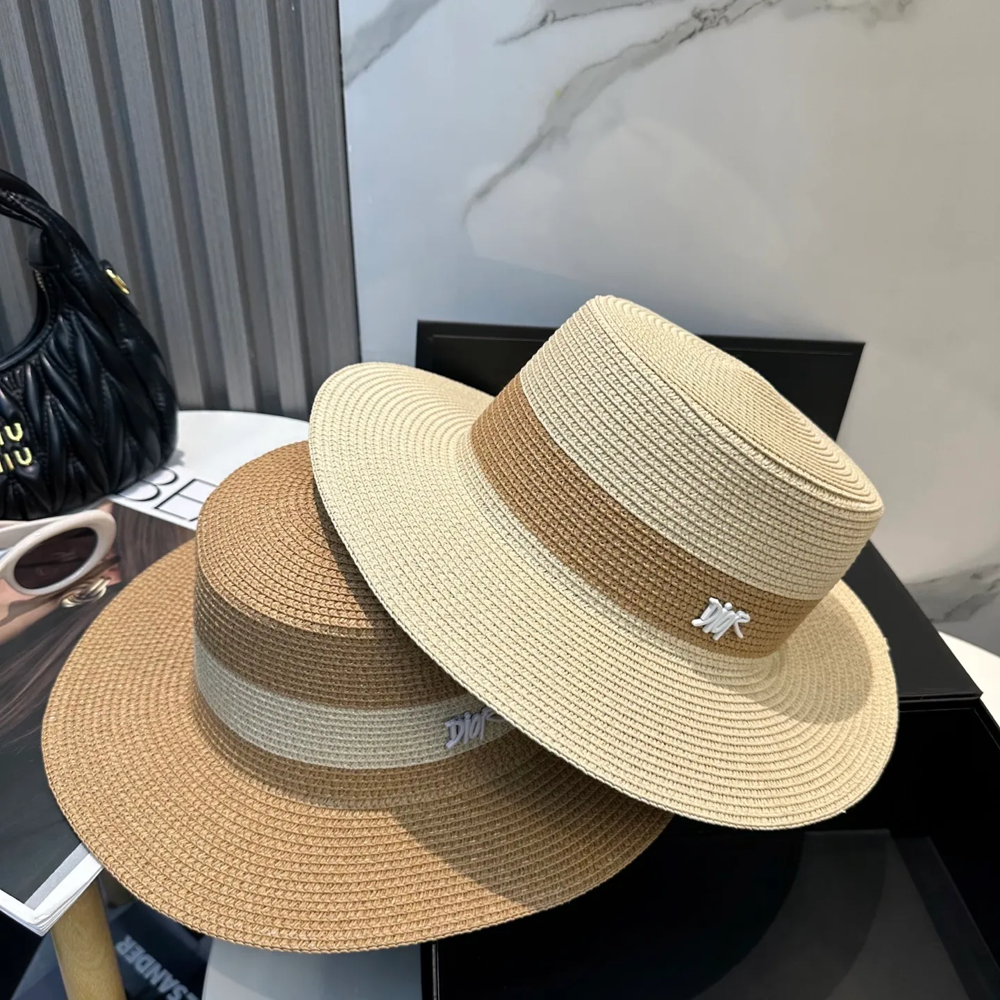 P70 Dior2025 new straw hat, advanced customization, lady style, attention to detail, sun protection and UV protection in summer, a must-have for travel, versatile and good-looking