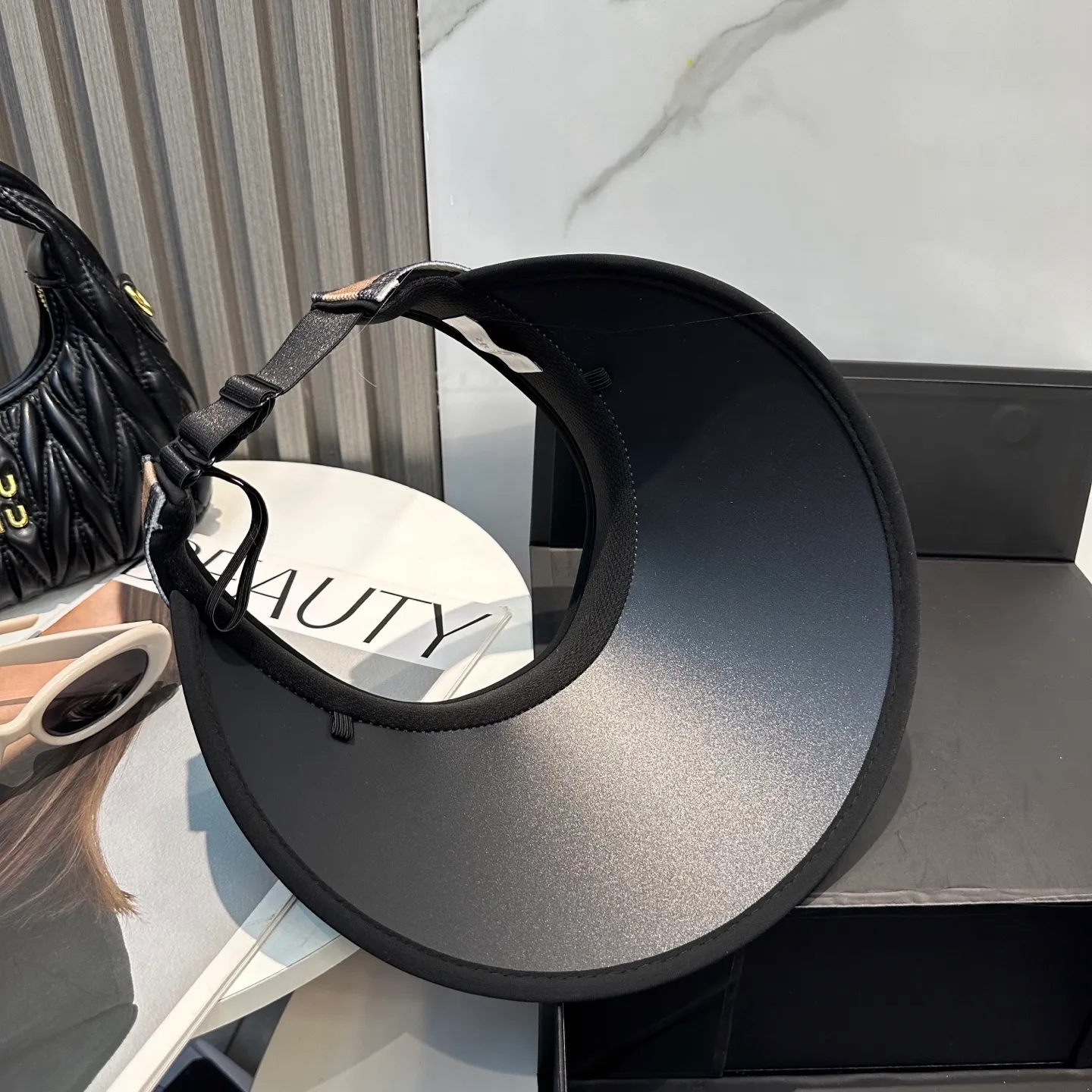 P80💛 Comes with dust bag Dior 2025 new sun visor hollow top headband hat, 🔆 versatile sun visor ~ a great tool for casual outings, a huge anti-scratch! Love it so much 💕