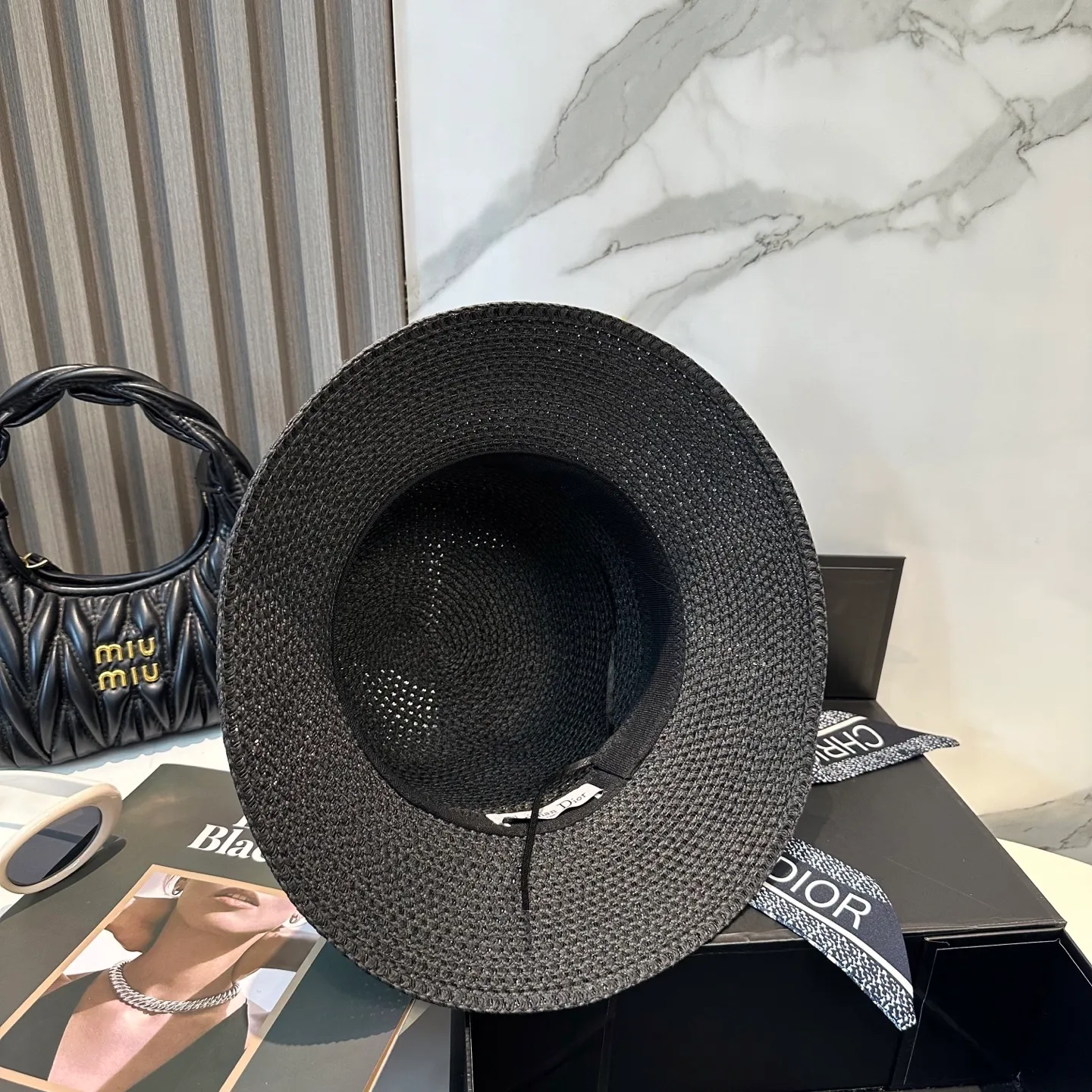 P70 [DIOR Dior] hot style webbed straw hat 🤩Details are controlled, simple and elegant, versatile item ~ the first choice for going out on the street, the new hat style is super beautiful