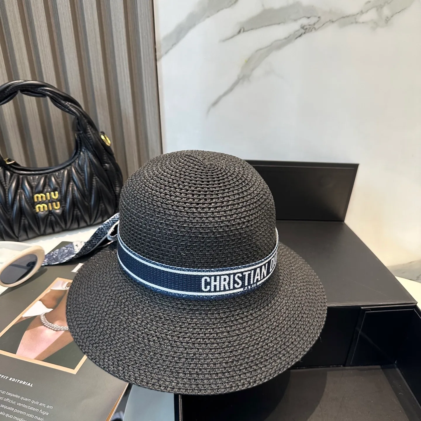 P70 [DIOR Dior] hot style webbed straw hat 🤩Details are controlled, simple and elegant, versatile item ~ the first choice for going out on the street, the new hat style is super beautiful