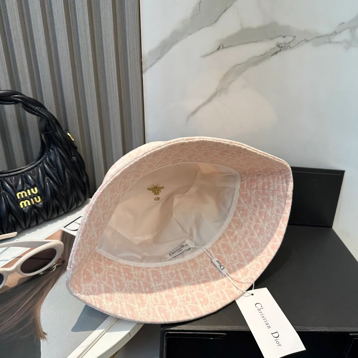 P86 👒Dior👒 😍The latest double-sided embroidered Dior logo fisherman hat from the official website, with super high sun protection index, especially for a small face, stylish and not soft, can be folded at will, easy to carry🤗