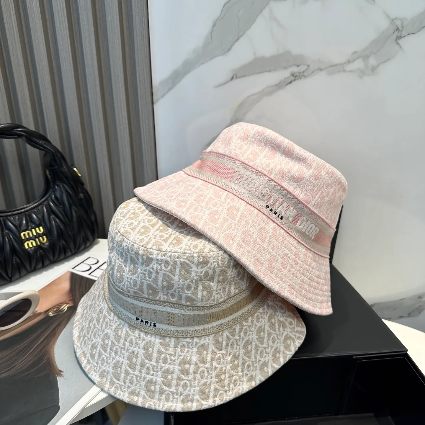 P86 👒Dior👒 😍The latest double-sided embroidered Dior logo fisherman hat from the official website, with super high sun protection index, especially for a small face, stylish and not soft, can be folded at will, easy to carry🤗