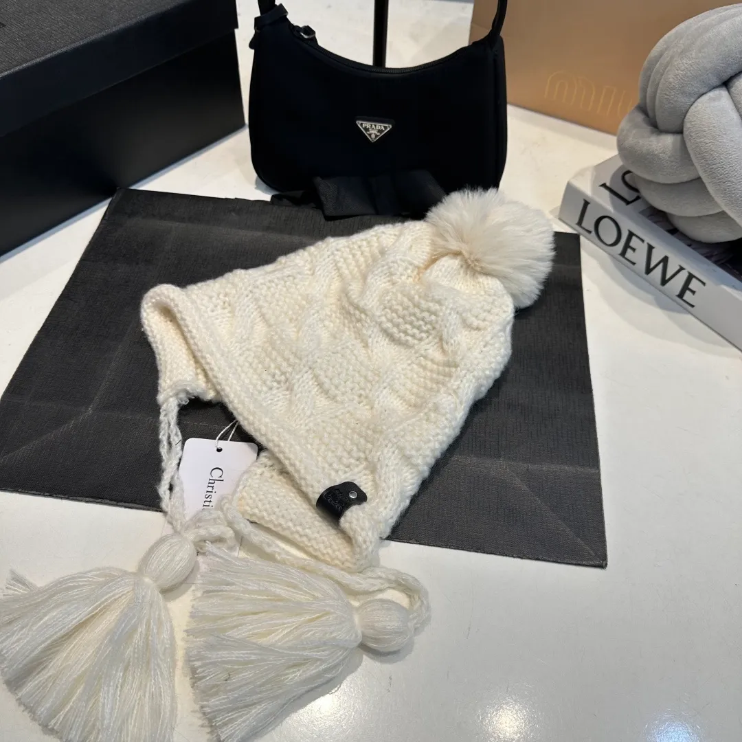 P70 Dior knitted beanie hat