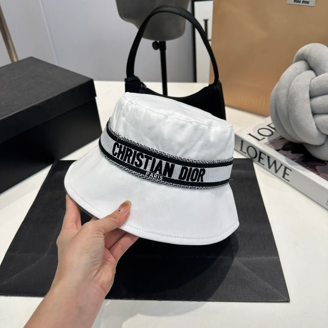 P70 Dior Dior's new original fisherman's hat, exquisite and pure, stylish and stylish, cool and fashionable, out of stock at the counter, popular, great quality