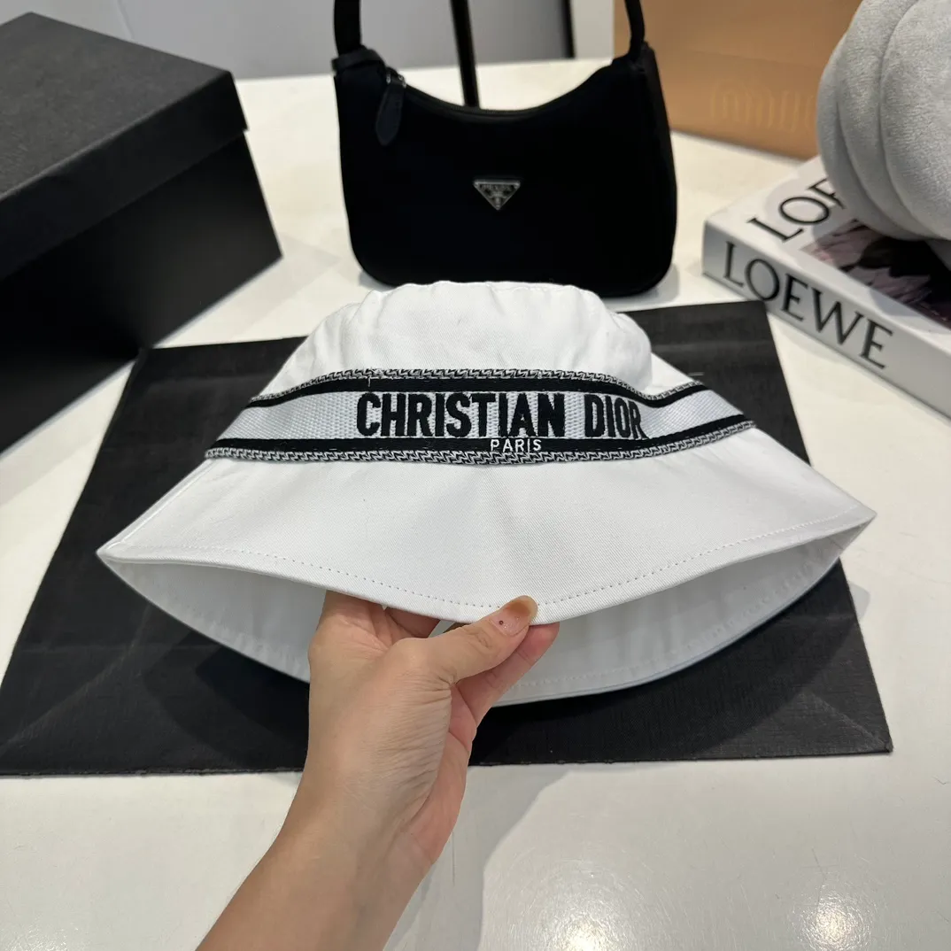 P70 Dior Dior's new original fisherman's hat, exquisite and pure, stylish and stylish, cool and fashionable, out of stock at the counter, popular, great quality