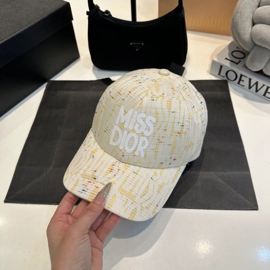 P56 DIOR Dior's new popular simple baseball cap 🧢, new model shipped, big brand style is super easy to match, hurry up and get it!