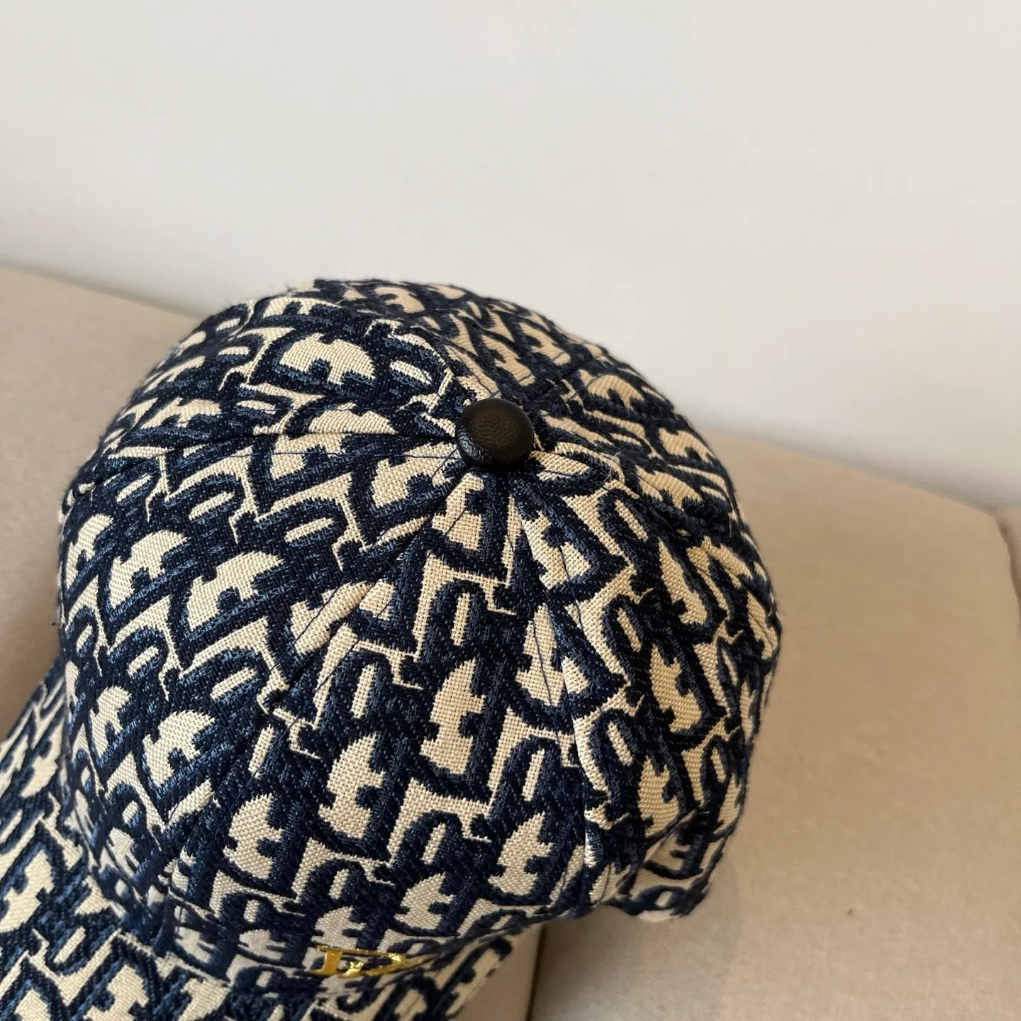 P60 [DIOR Dior] new popular simple baseball cap 🧢, new model shipped, big brand style is super easy to match, hurry up and get it!