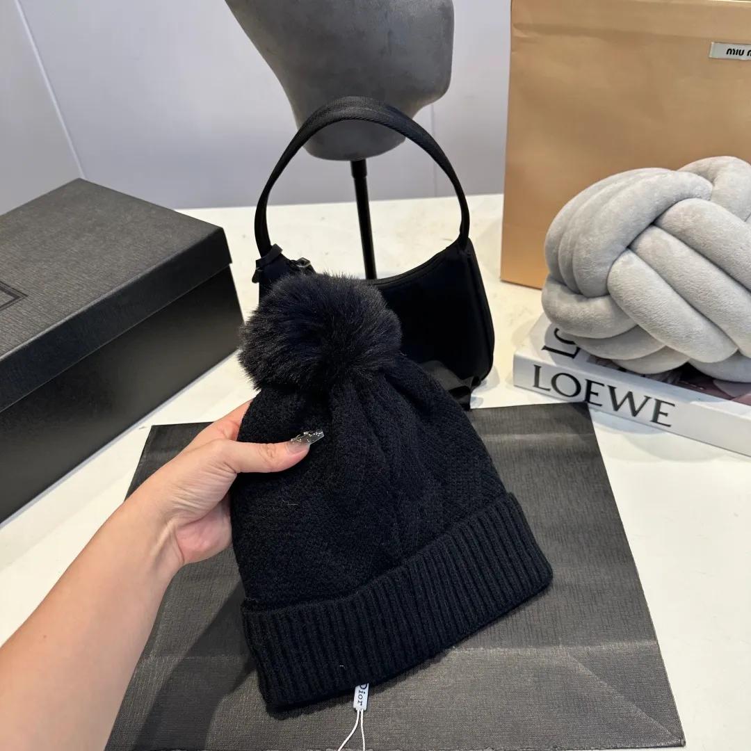 P60 Dior knitted beanie