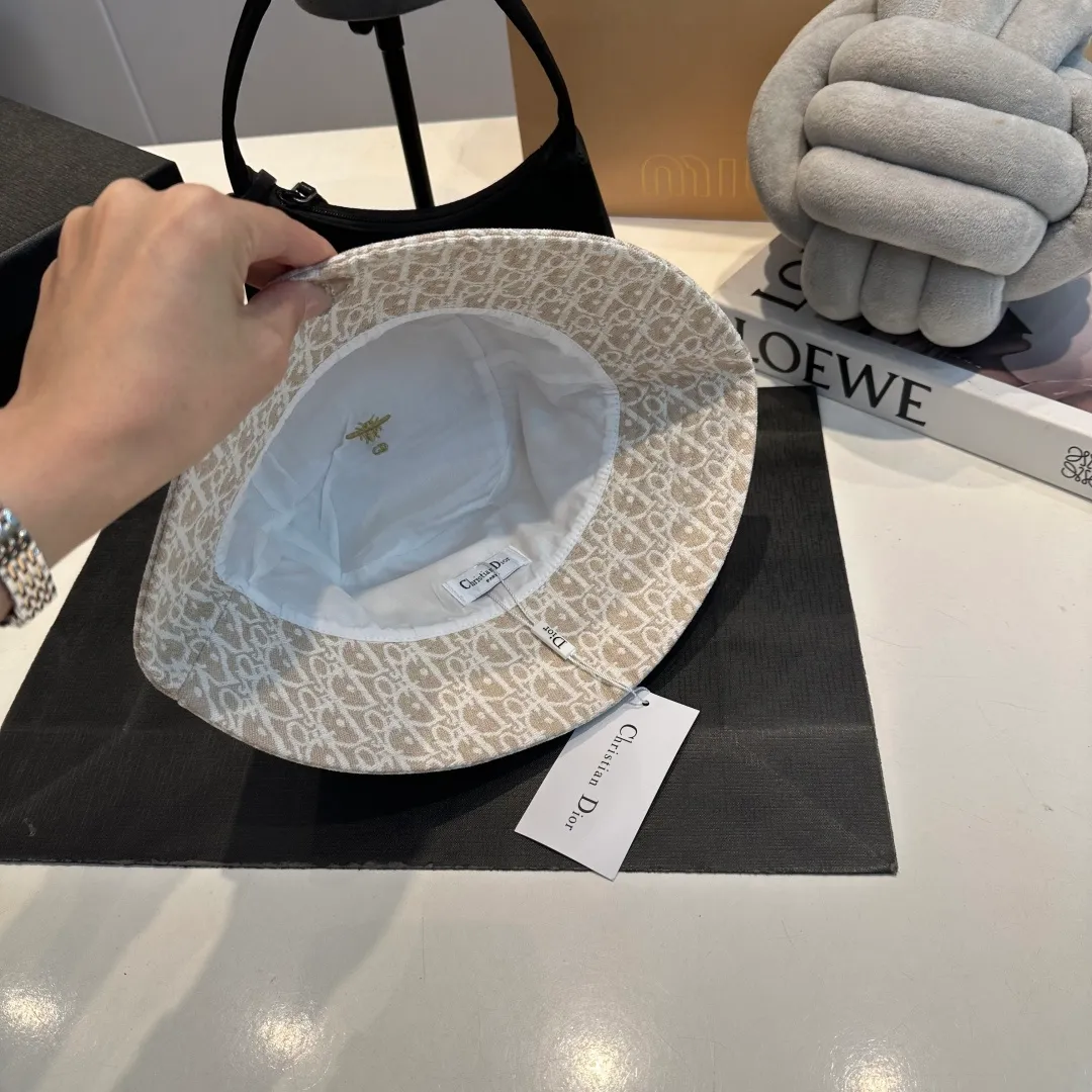 P70 Dior (Dior) new original fisherman hat, exquisite and pure, stylish and stylish, cool and fashionable, out of stock at the counter, popular, excellent quality