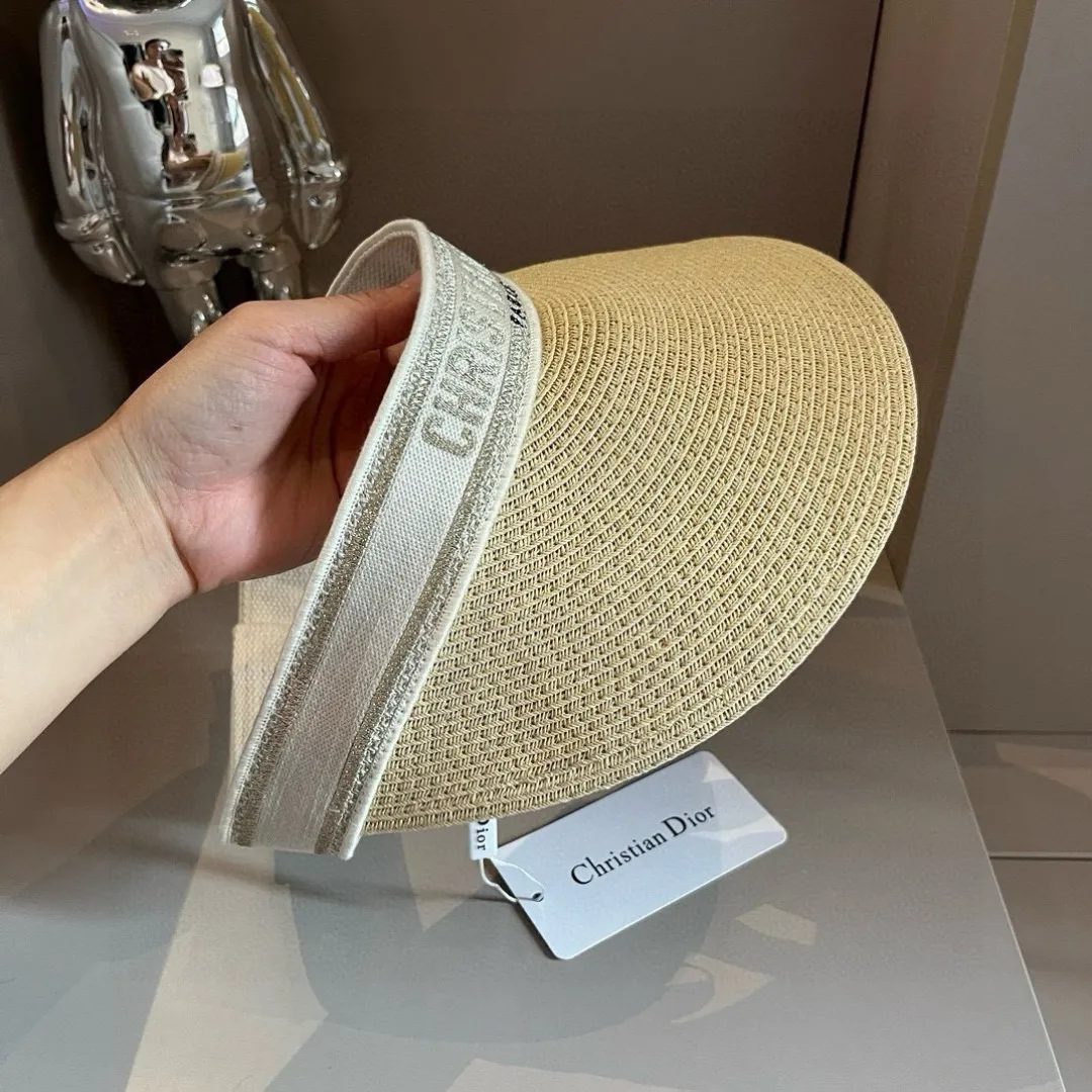 110¥ 🖤Dior’s new embroidered letter straw hat 🆕Exclusively customized model 👌 Head circumference 55~58cm sun protection 👒Natural color