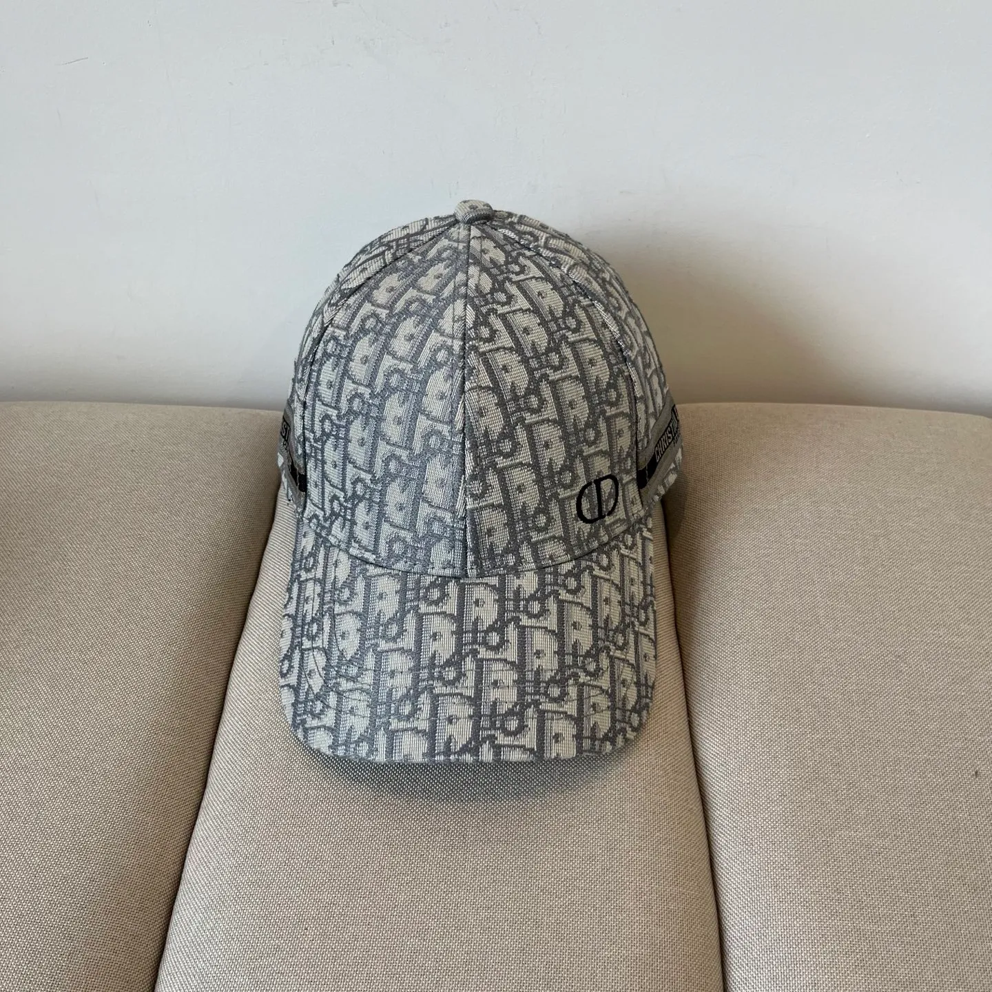 P60 [DIOR Dior] new popular simple baseball cap 🧢, new model shipped, big brand style is super easy to match, hurry up and get it!